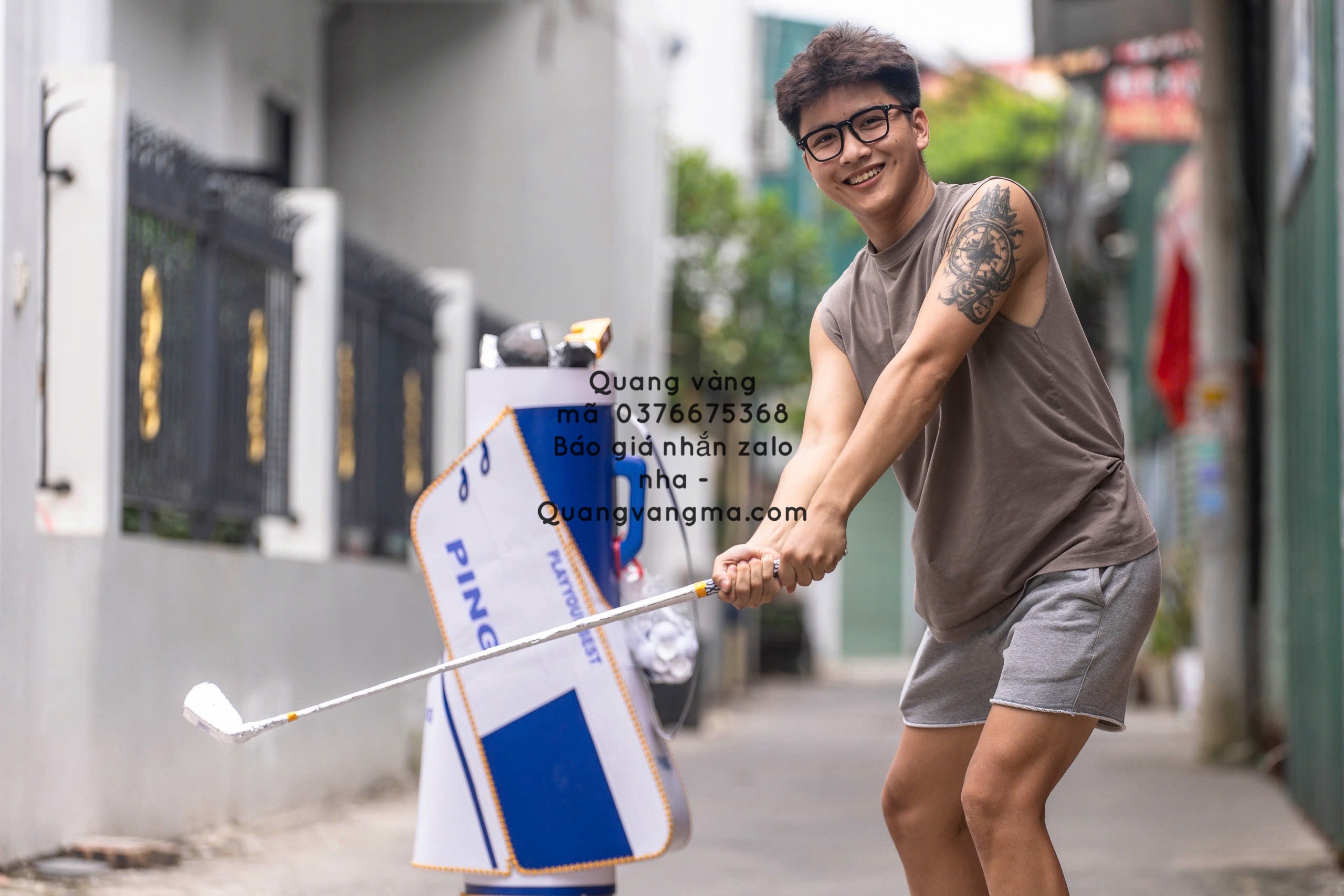 Bộ gậy golf trắng đỏ xanh