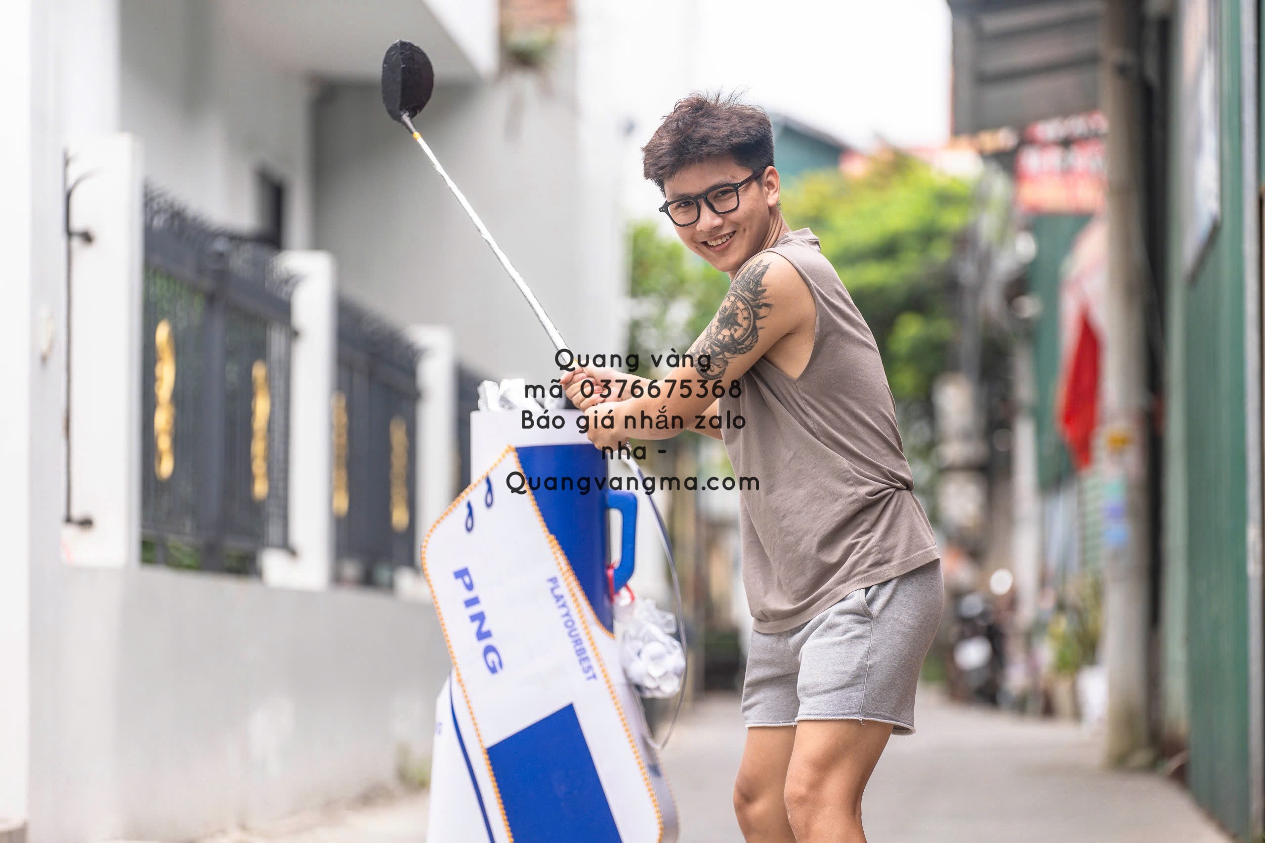 Bộ gậy golf trắng đỏ xanh