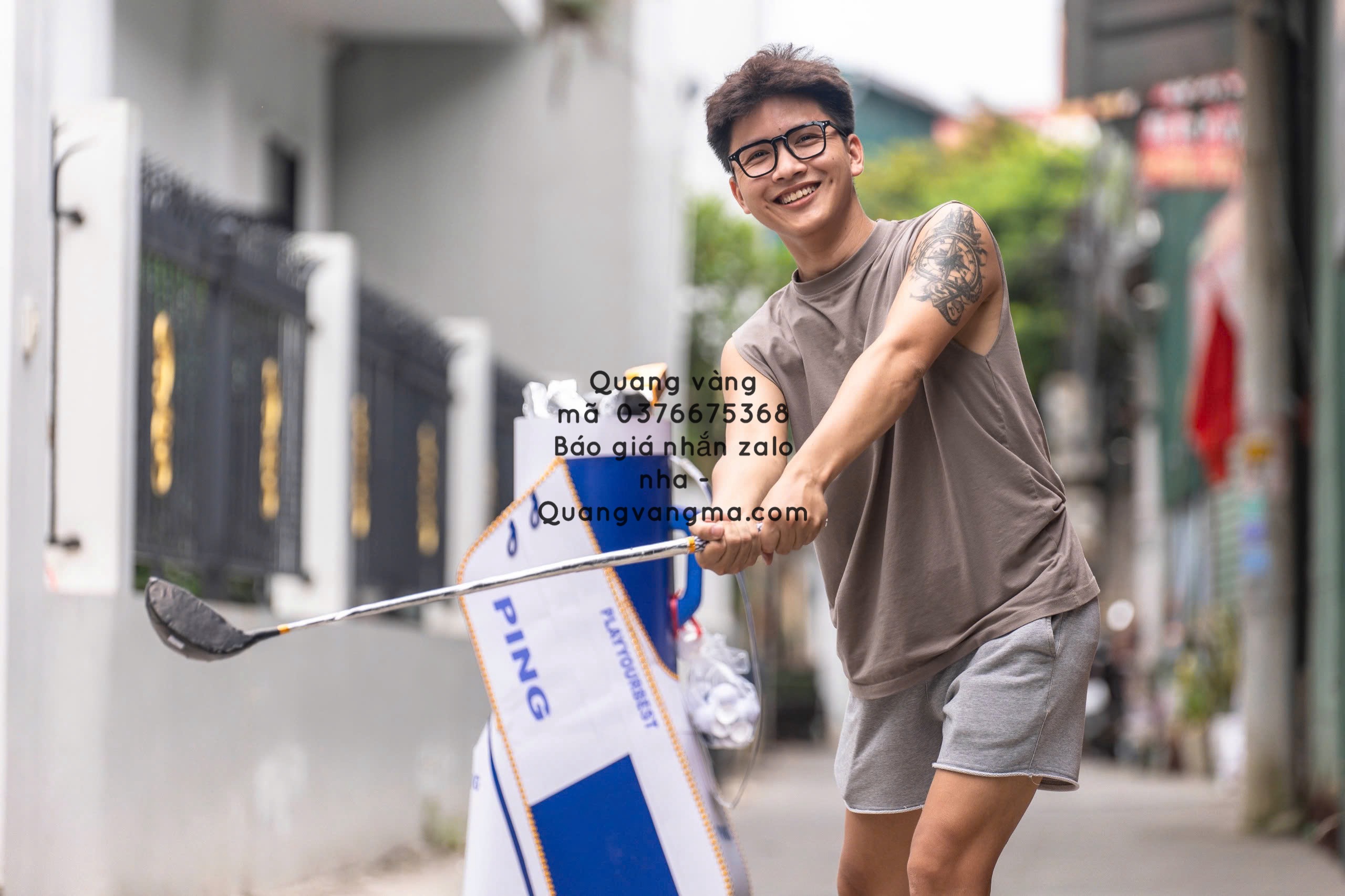 Bộ gậy golf trắng đỏ xanh