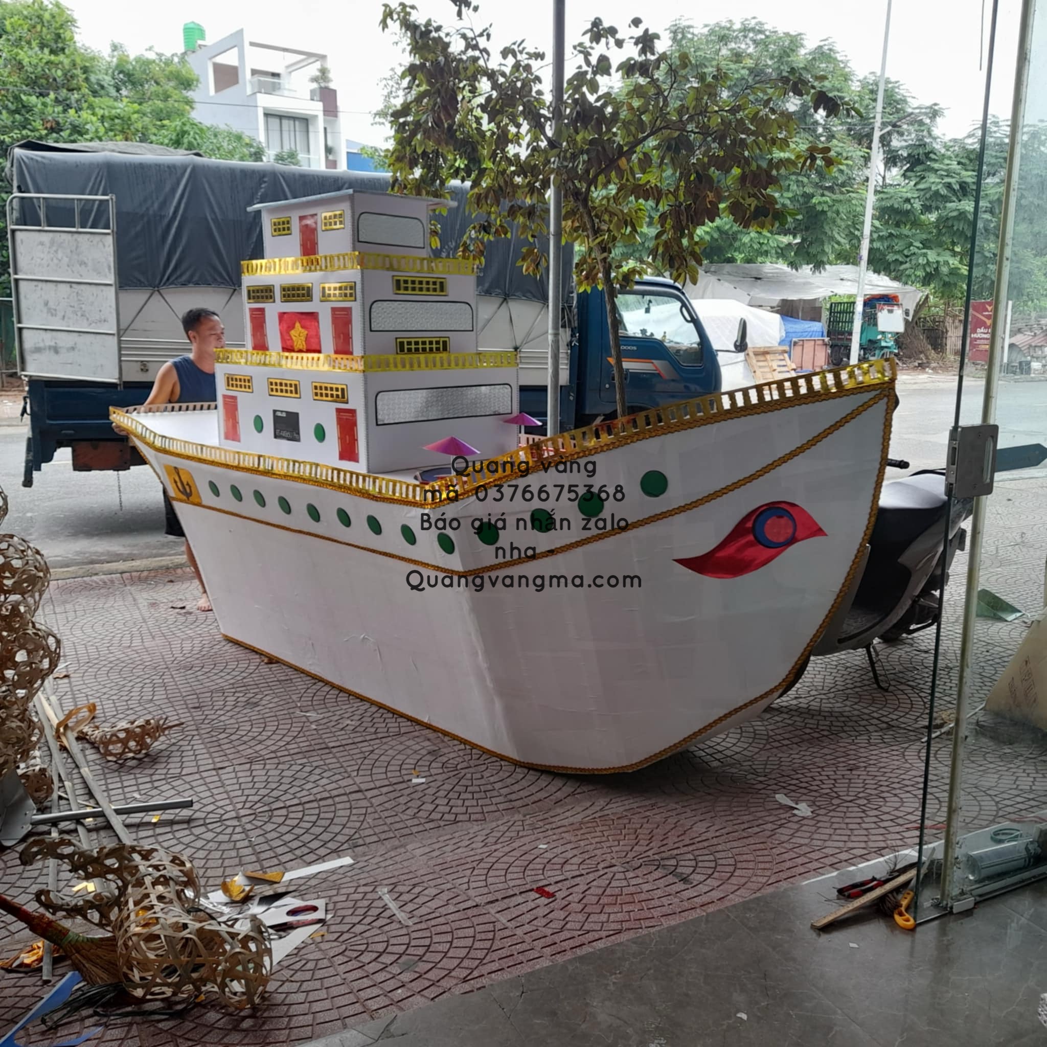 Cái thuyền khổng lồ
