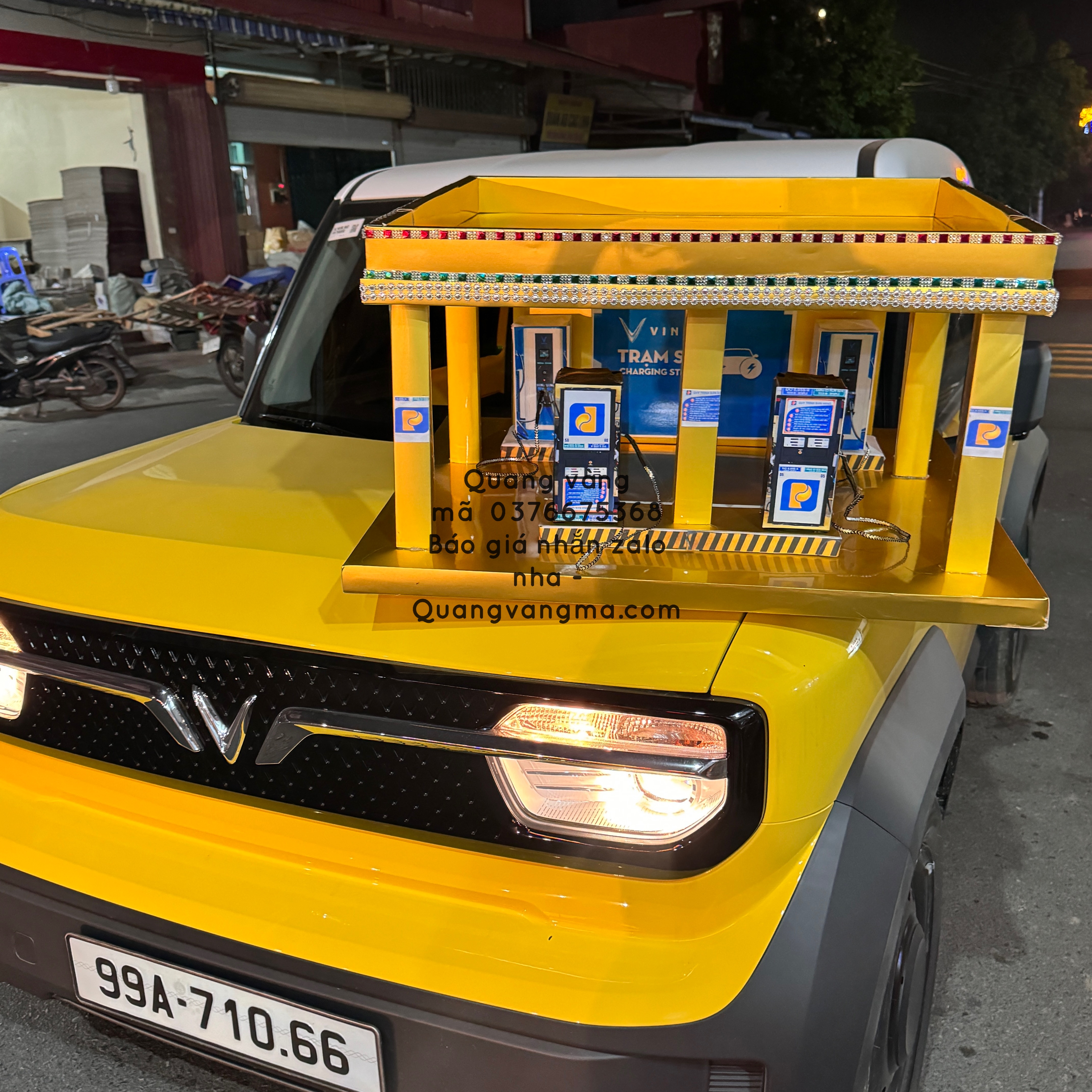 Cây xăng màu vàng