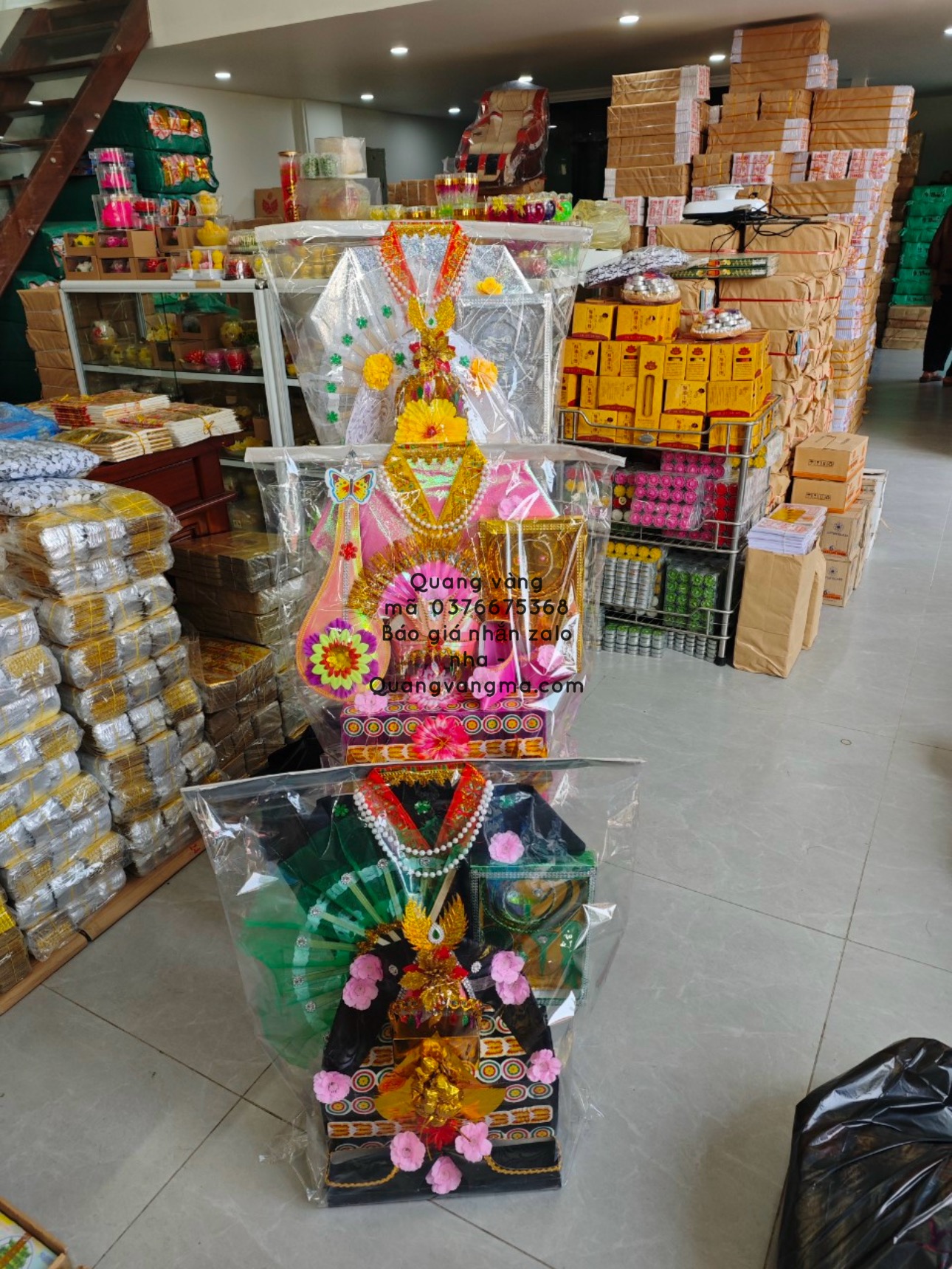 Chụp kệ hàng vặt của tiệm vàng mã quang