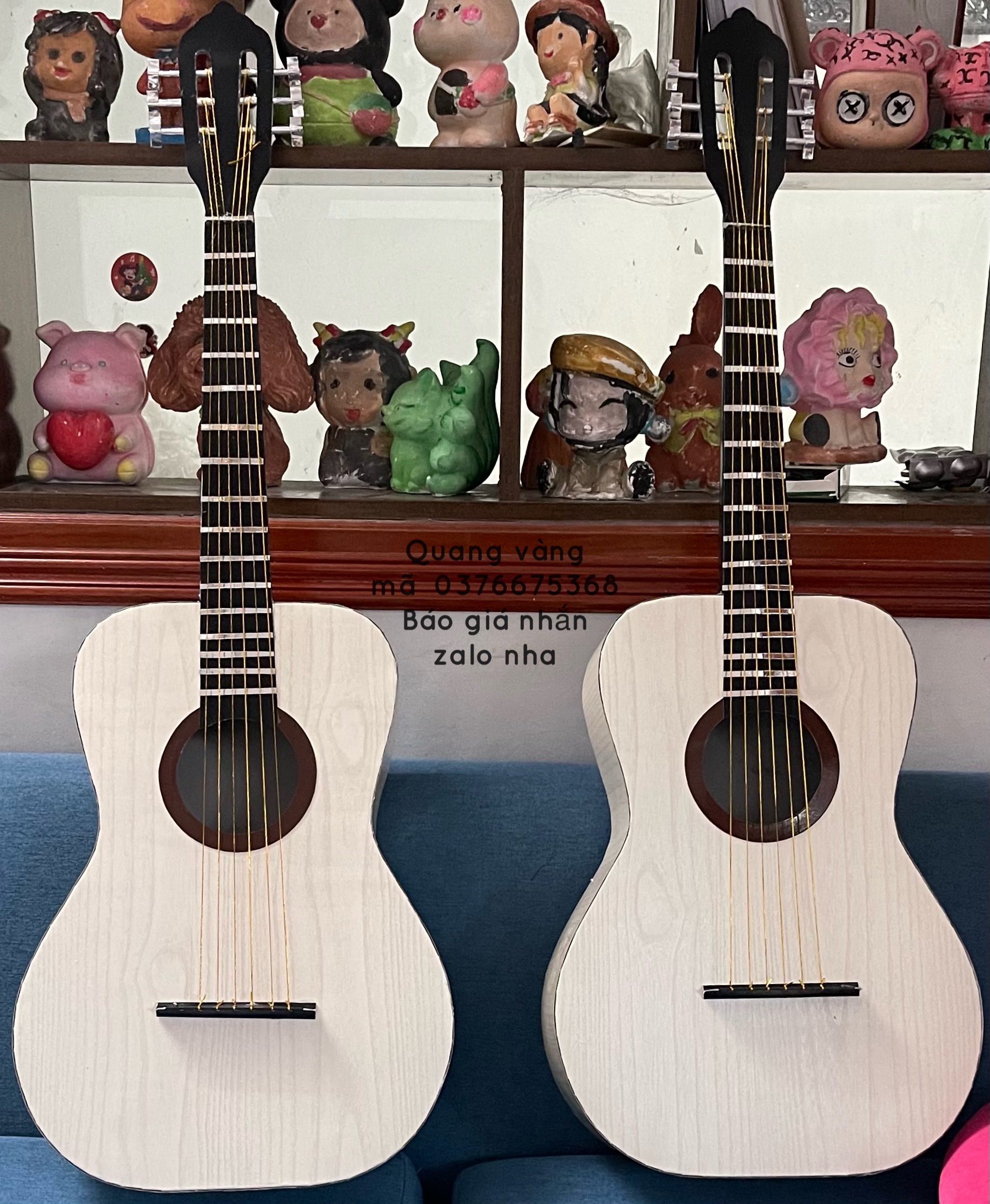 Đàn guitar vàng