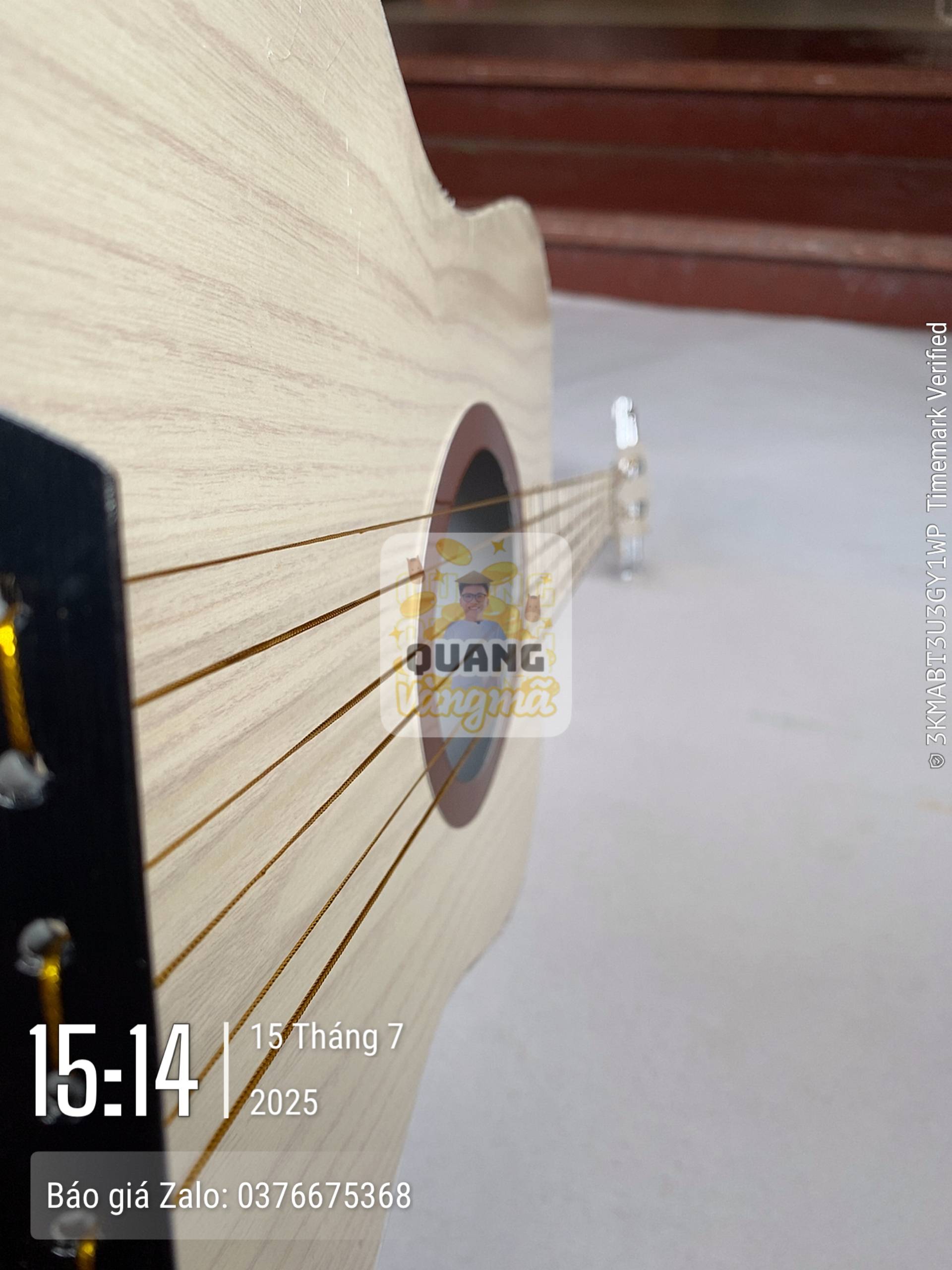 Đàn guitar cao cấp