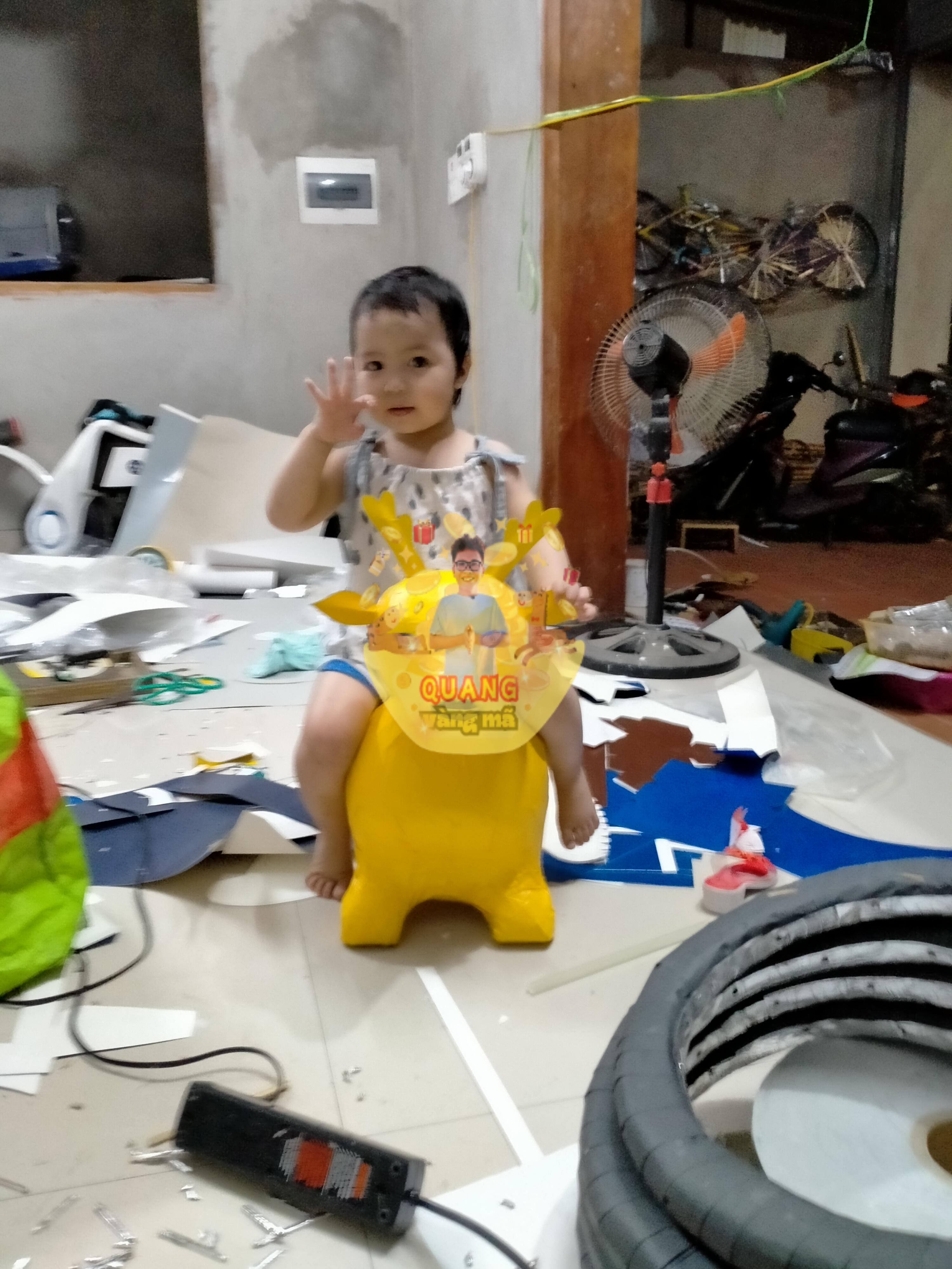 Đồ chơi thú cao xu nhún nhẩy cho em bé màu vàng