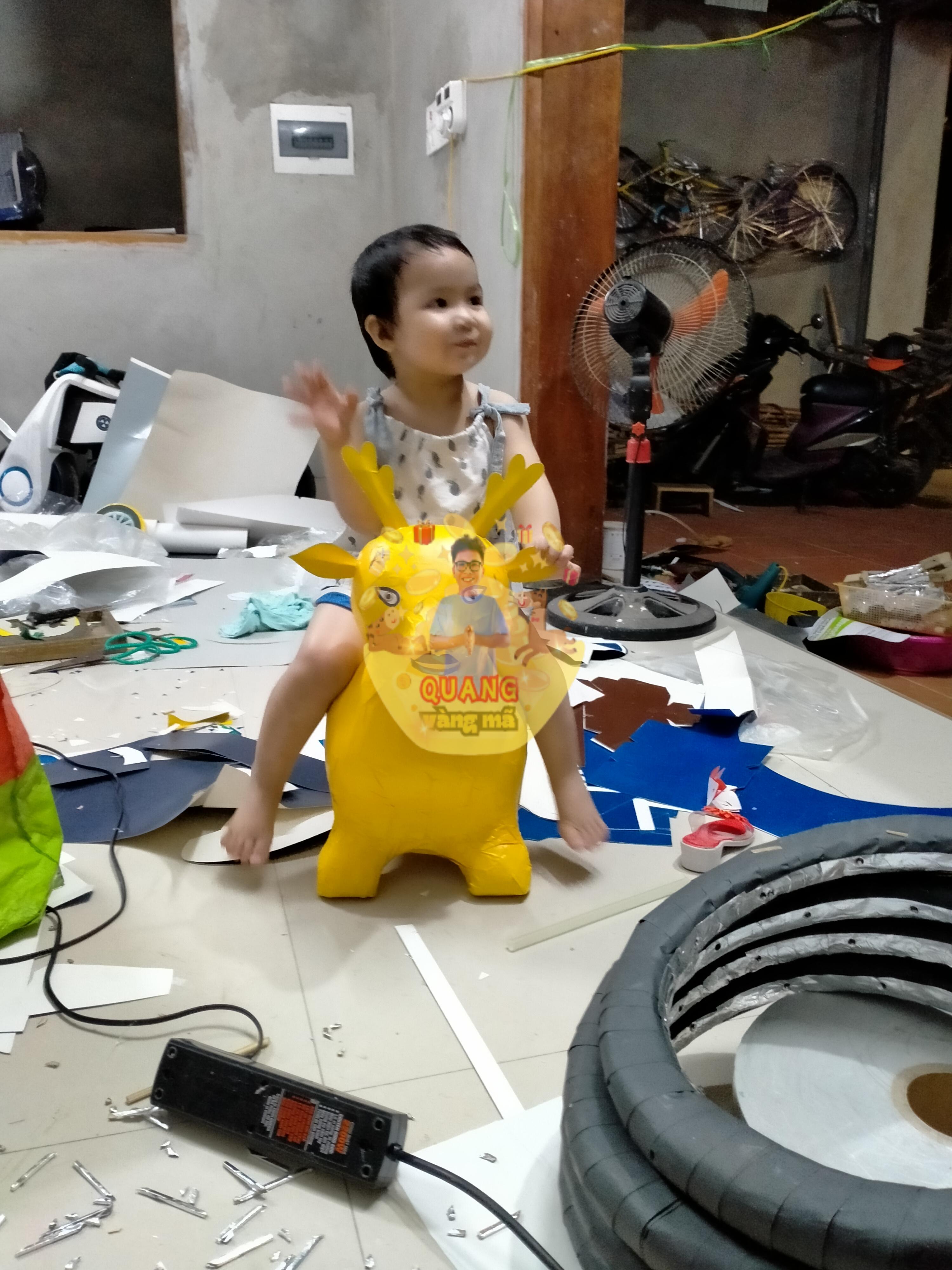 Đồ chơi thú cao xu nhún nhẩy cho em bé màu vàng