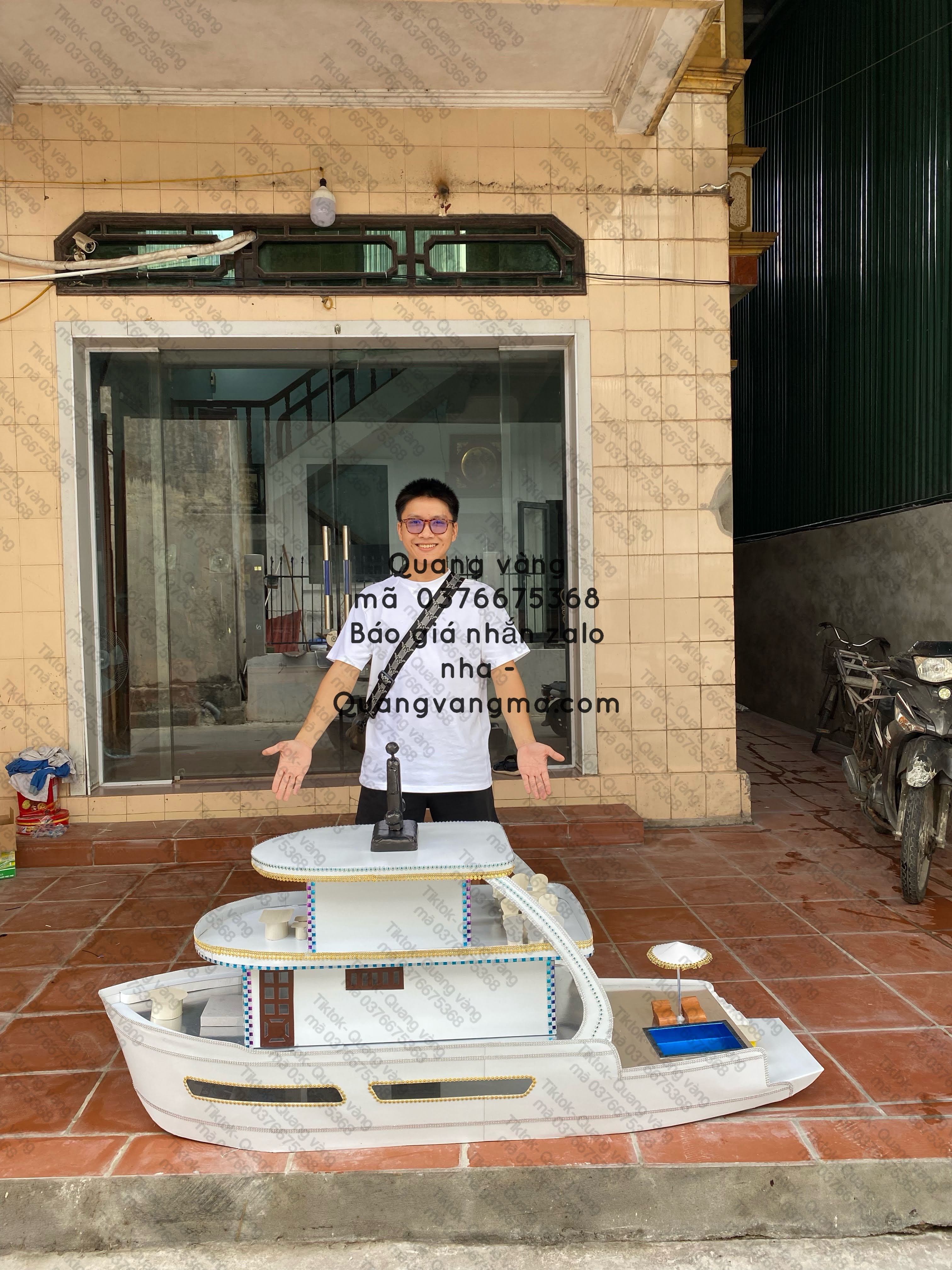 Du thuyền VIPS