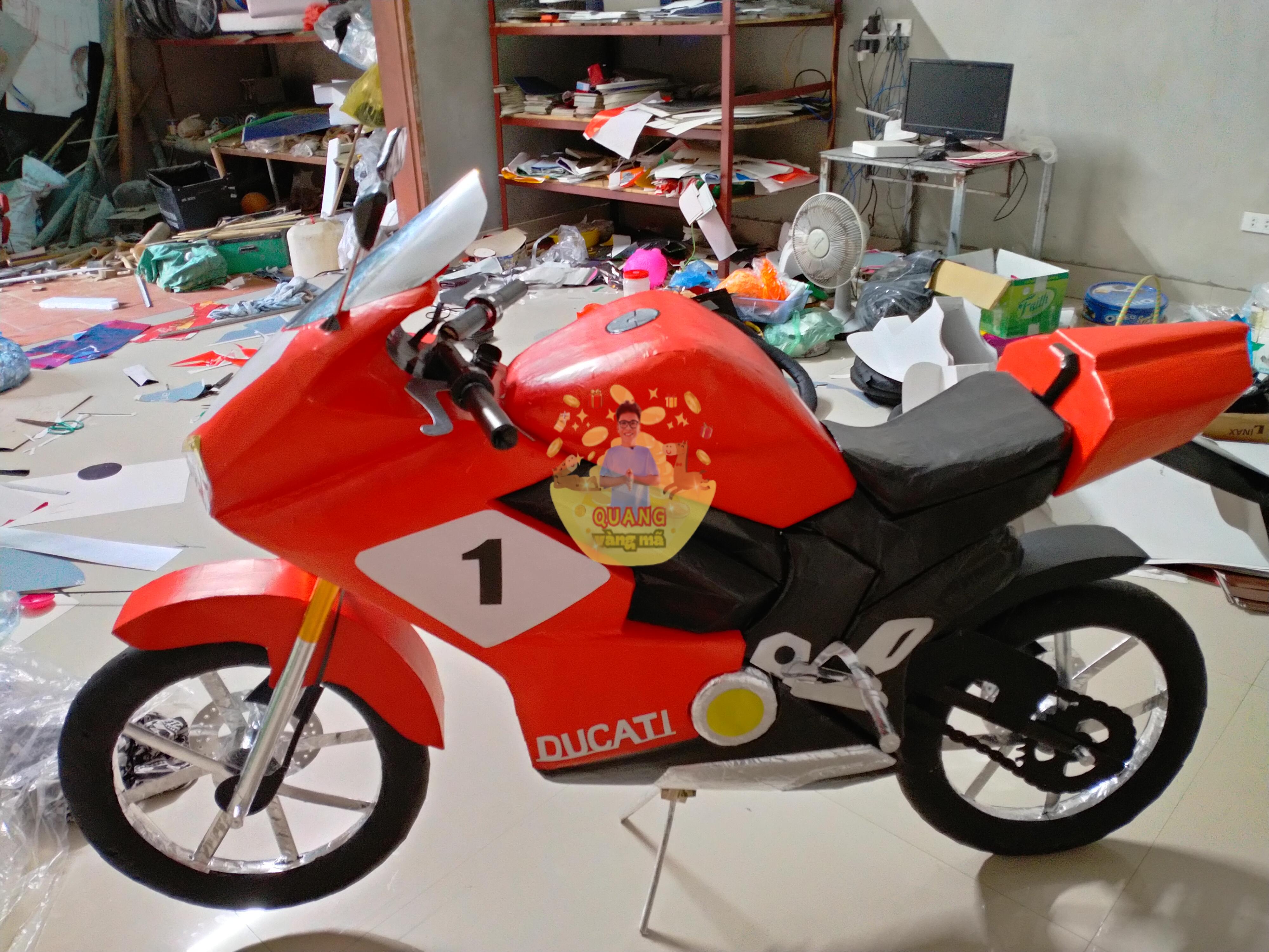 Ducati 1 màu đỏ mới