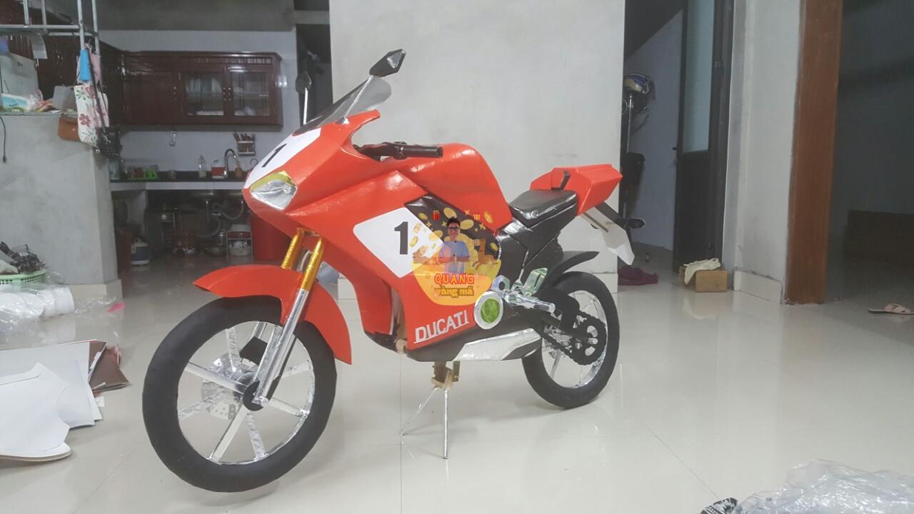 Ducati 1