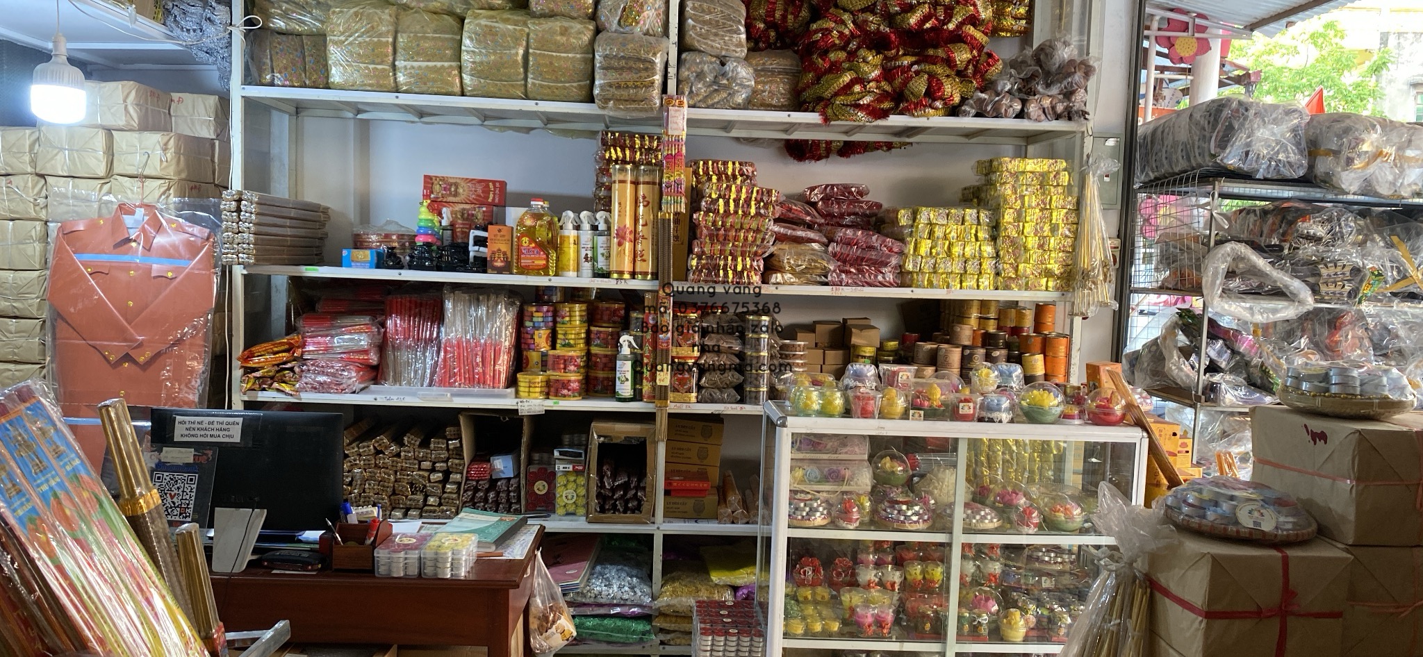 Hình ảnh cửa hàng quang vàng mã
