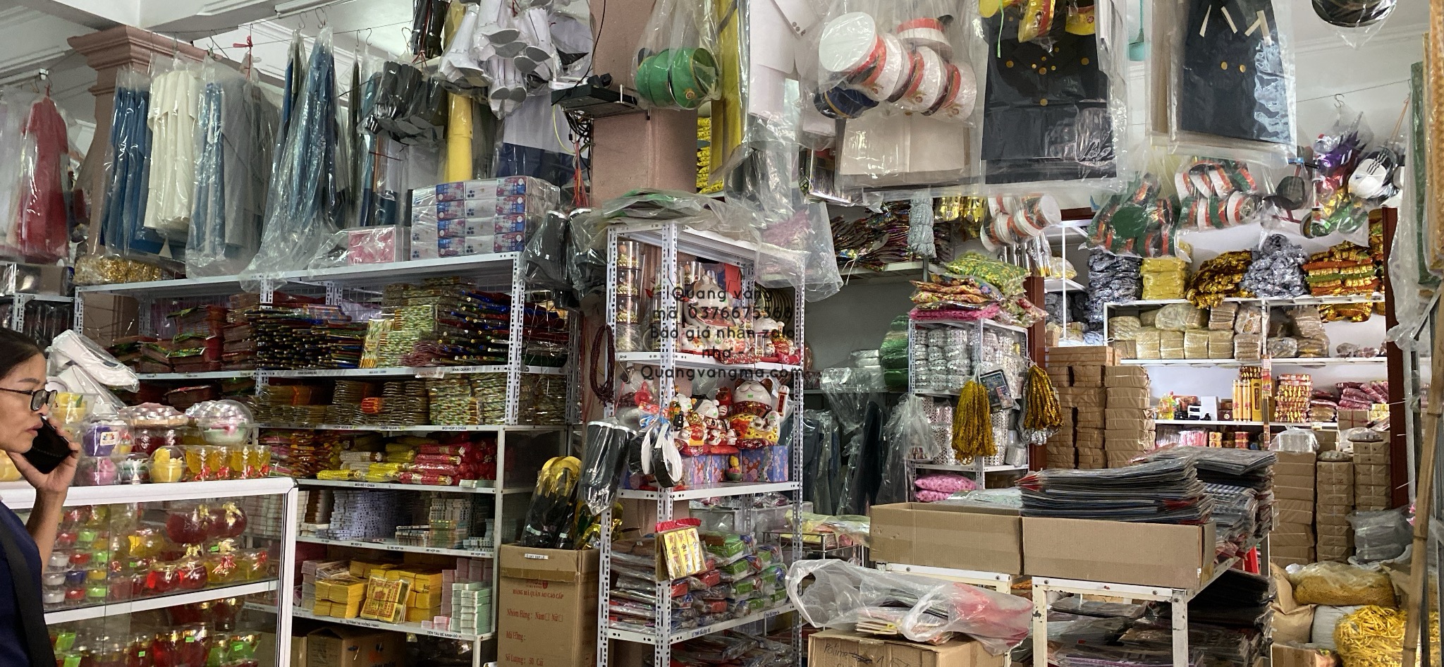 Hình ảnh cửa hàng quang vàng mã