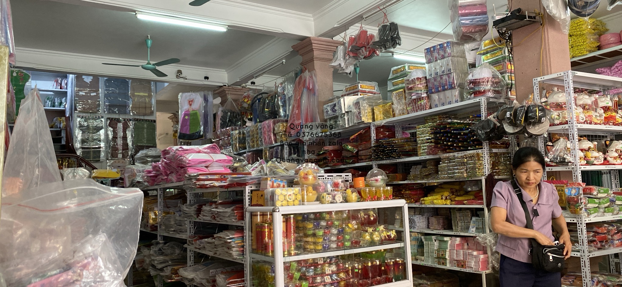 Hình ảnh cửa hàng quang vàng mã