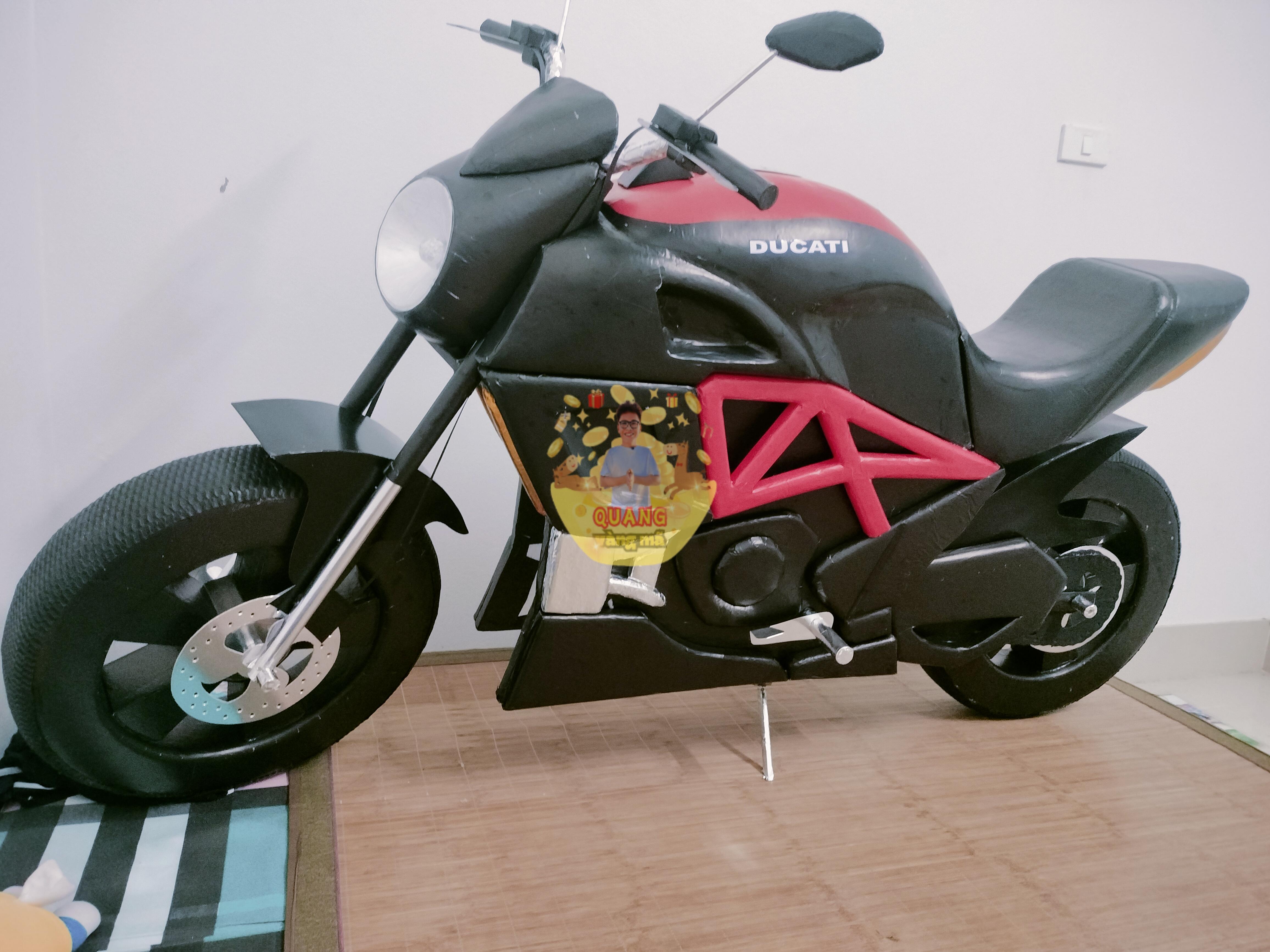 MÔ TÔ DUCATI ĐEN