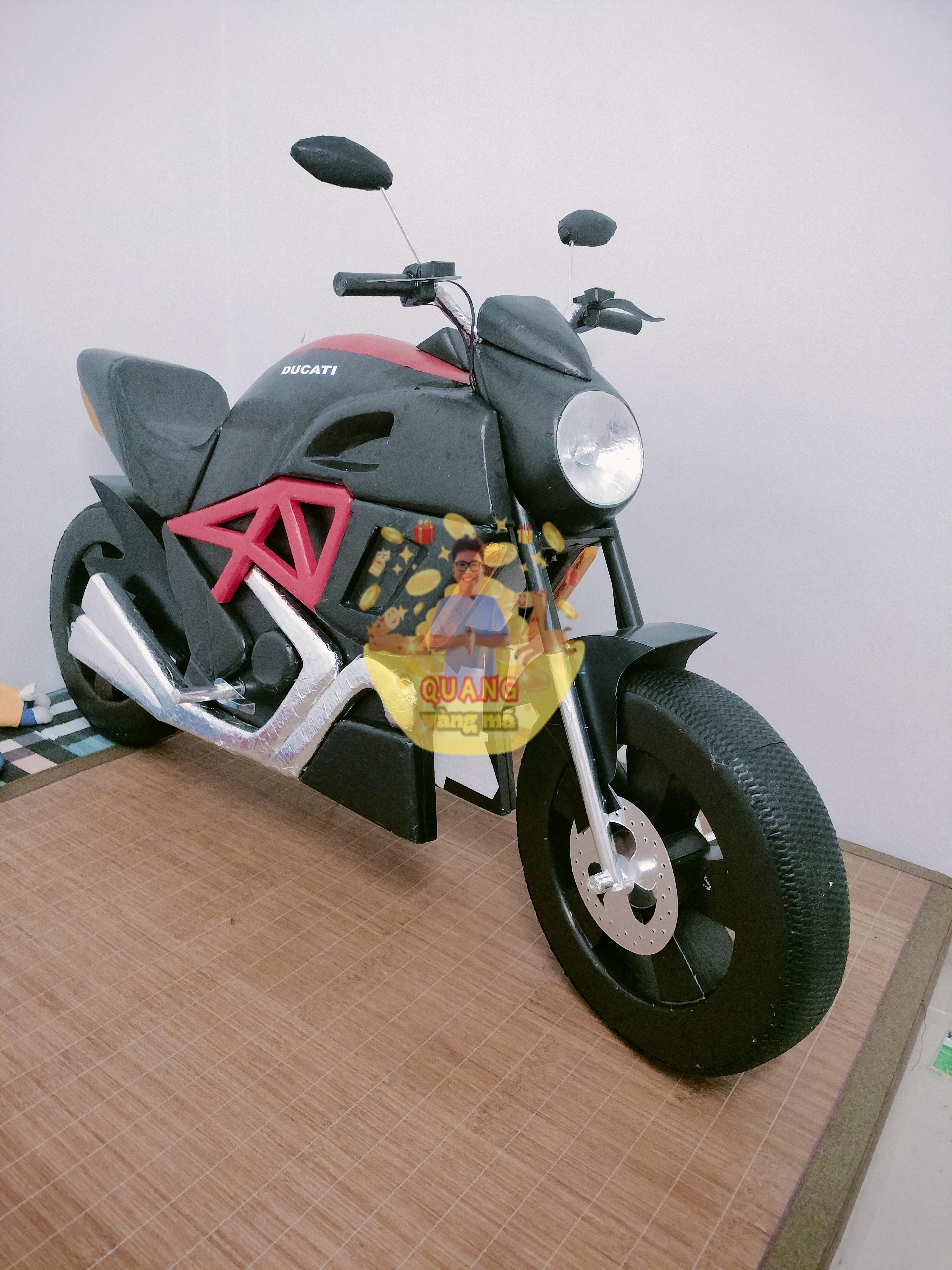 MÔ TÔ DUCATI ĐEN