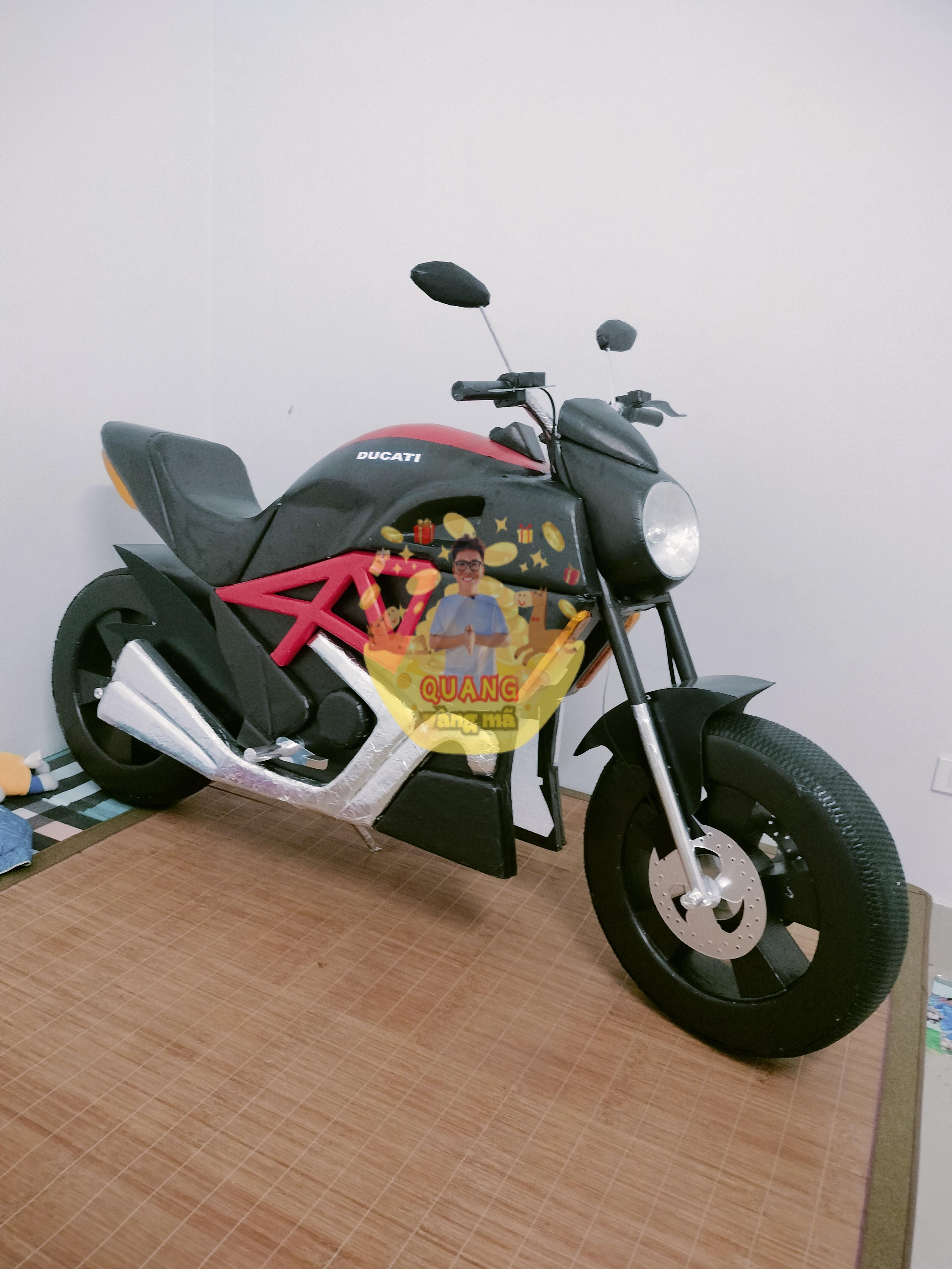 MÔ TÔ DUCATI ĐEN