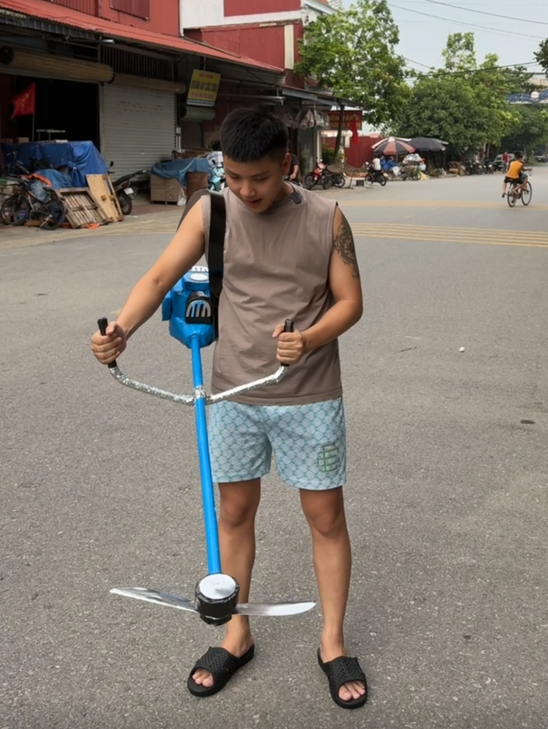 Máy cắt cỏ 1