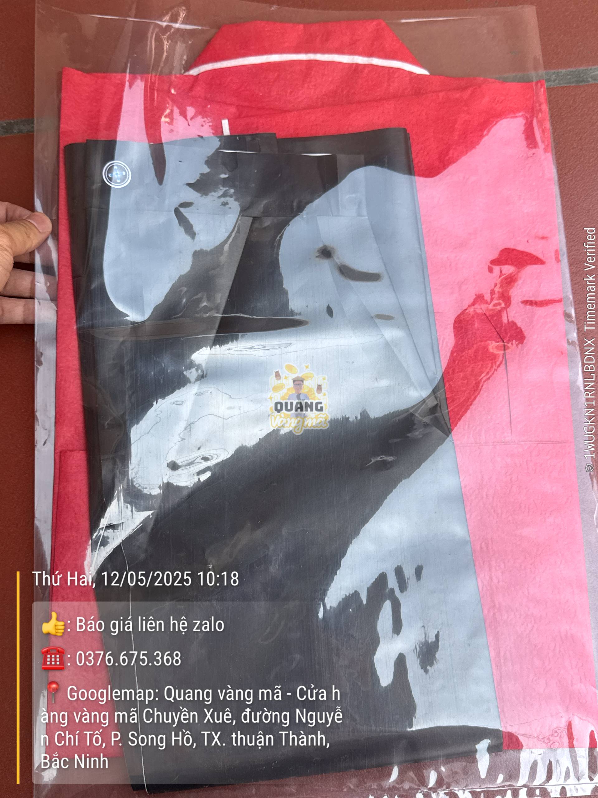 Polo tặng bố đỏ quần dài đen
