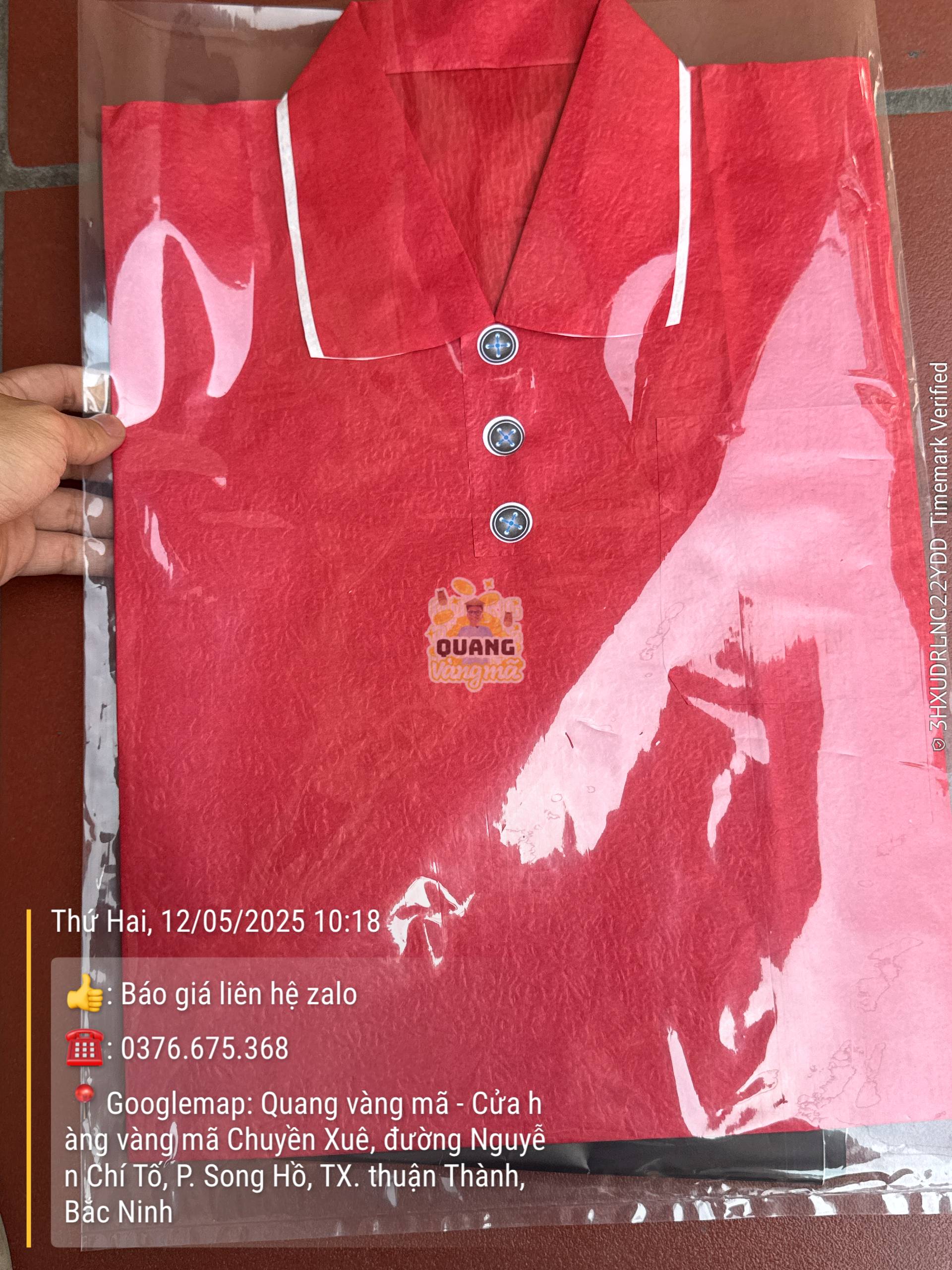 Polo tặng bố đỏ quần dài đen