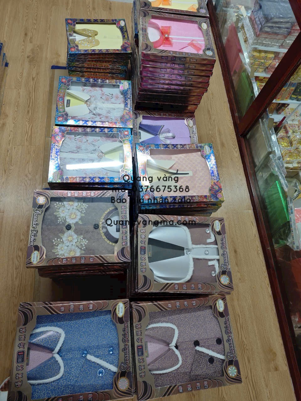 Quần áo hộp và túi sịn