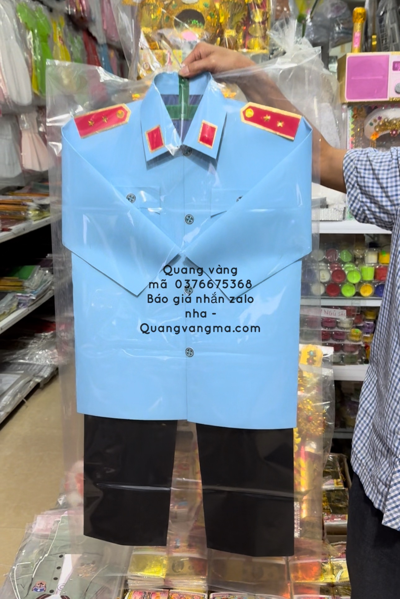 Quần áo quản lý thị trường
