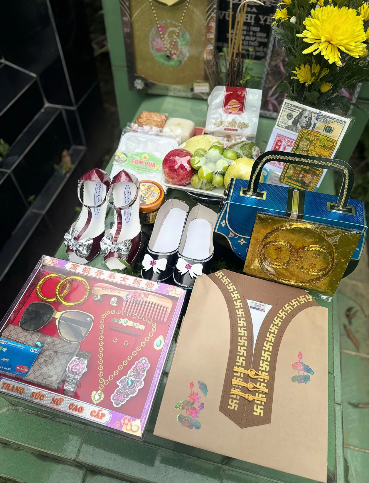 Set biếu bà