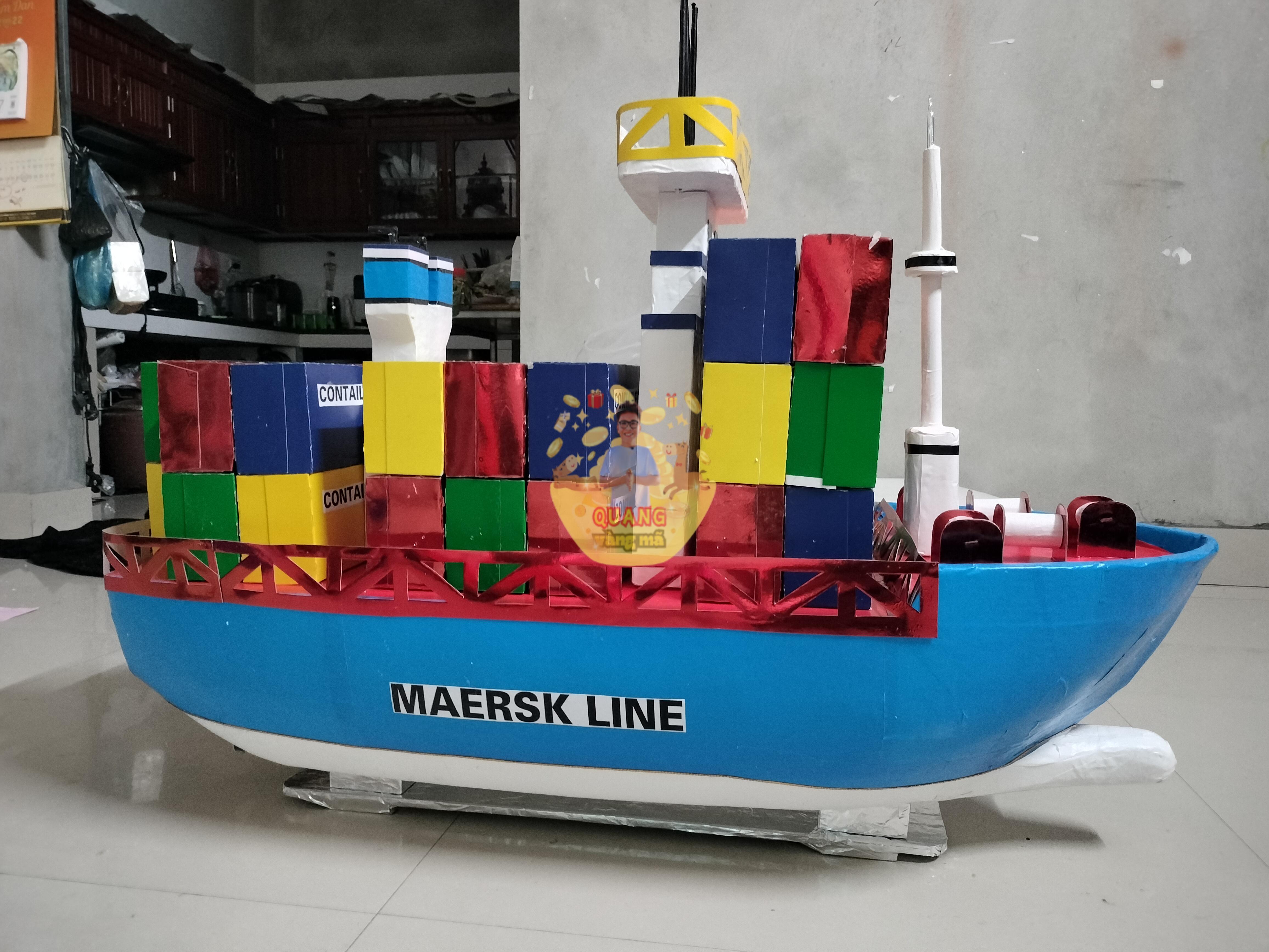 Tàu maersk line chở contener