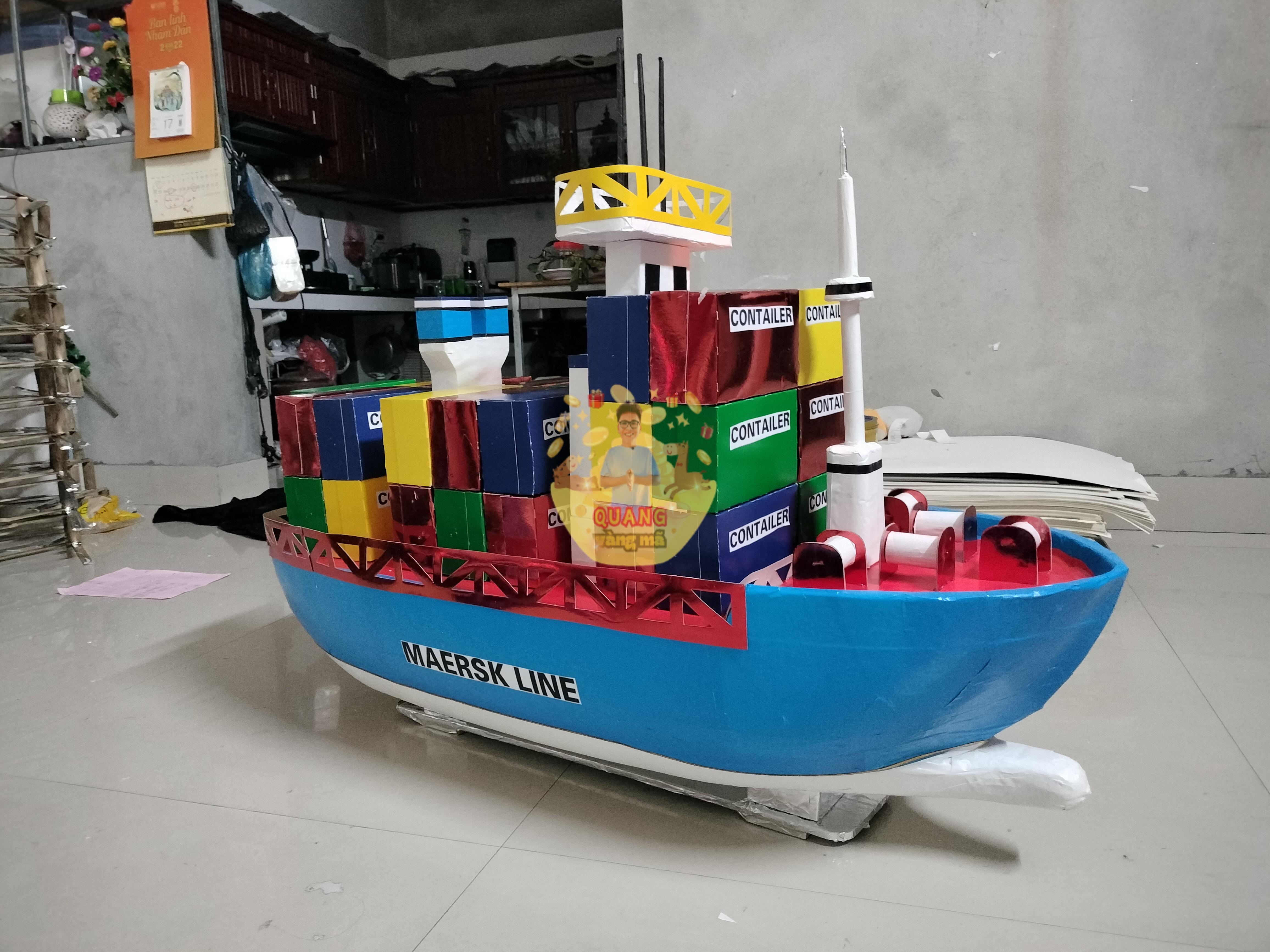 Tàu maersk line chở contener