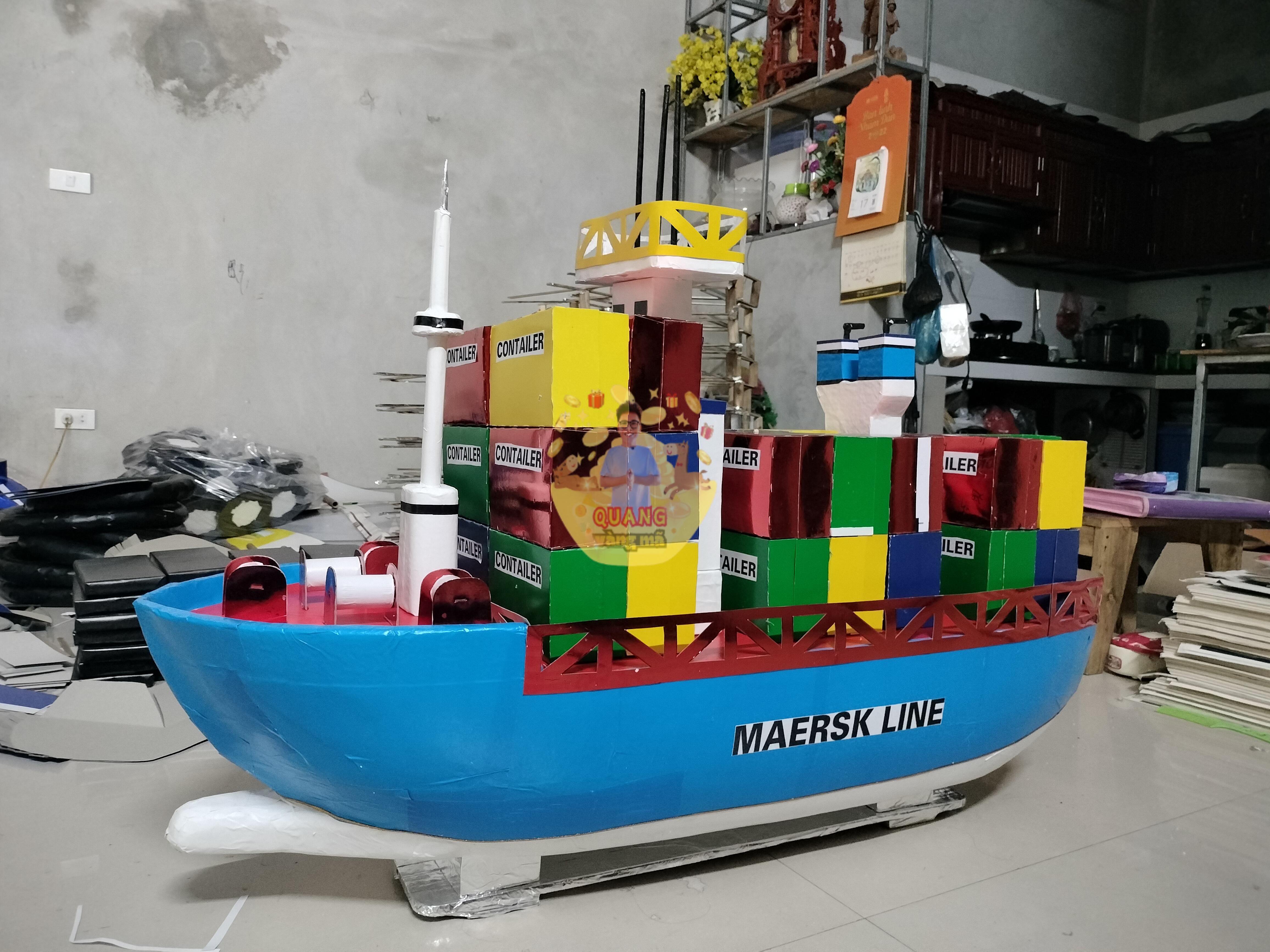 Tàu maersk line chở contener