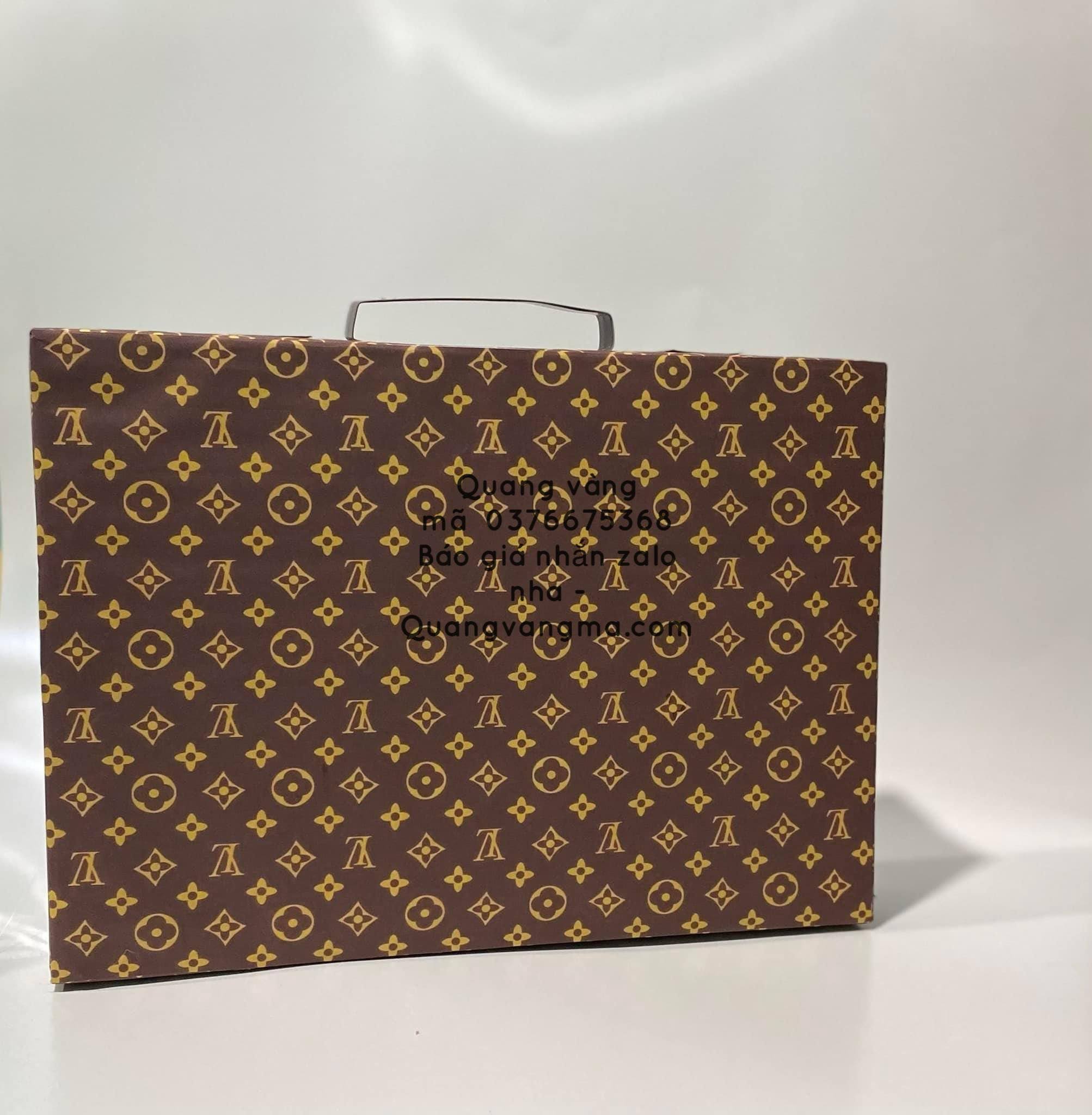 VAI LI CẦM TAY LV