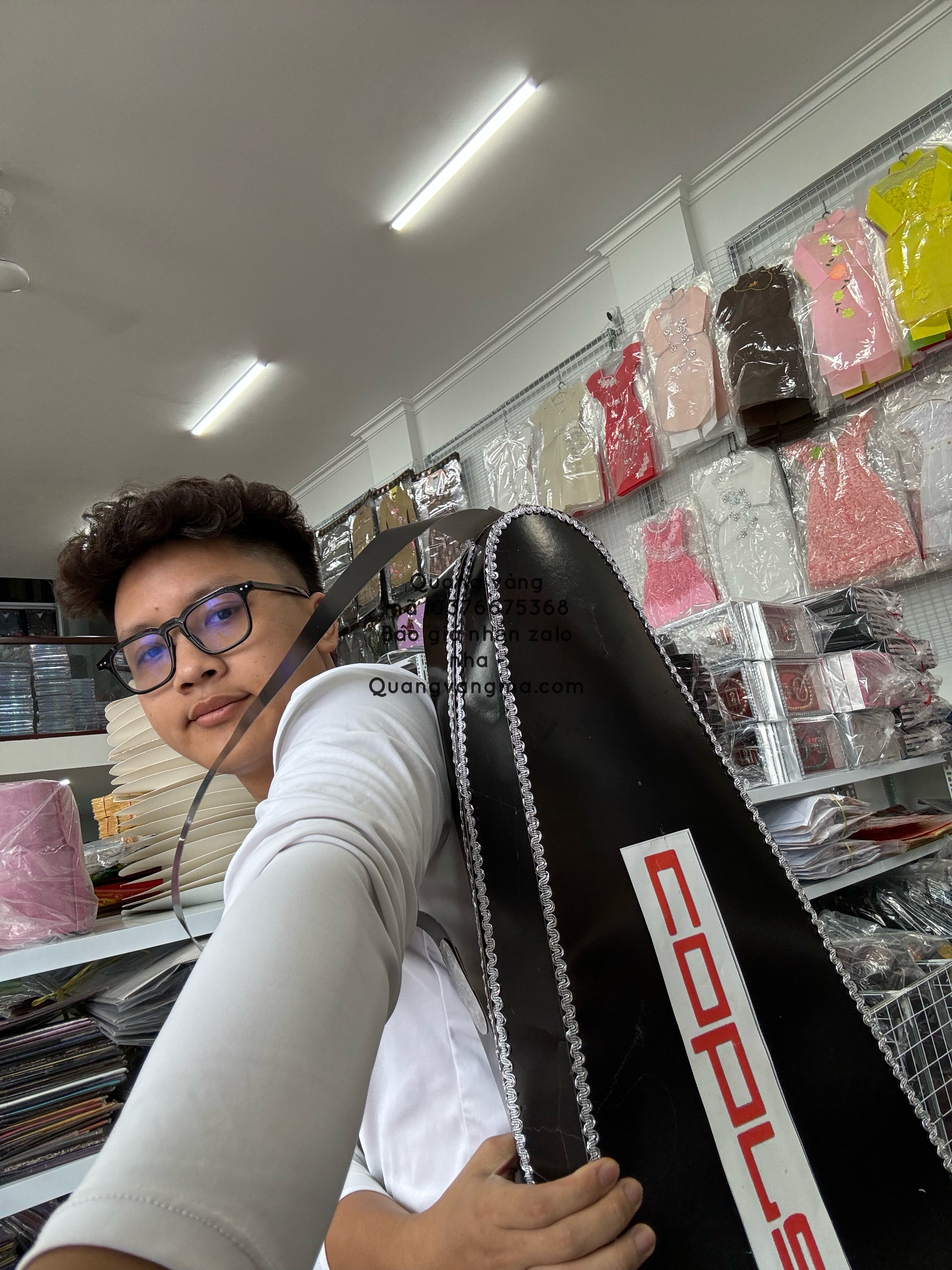 Vợt cầu lông sịn có túi đựng