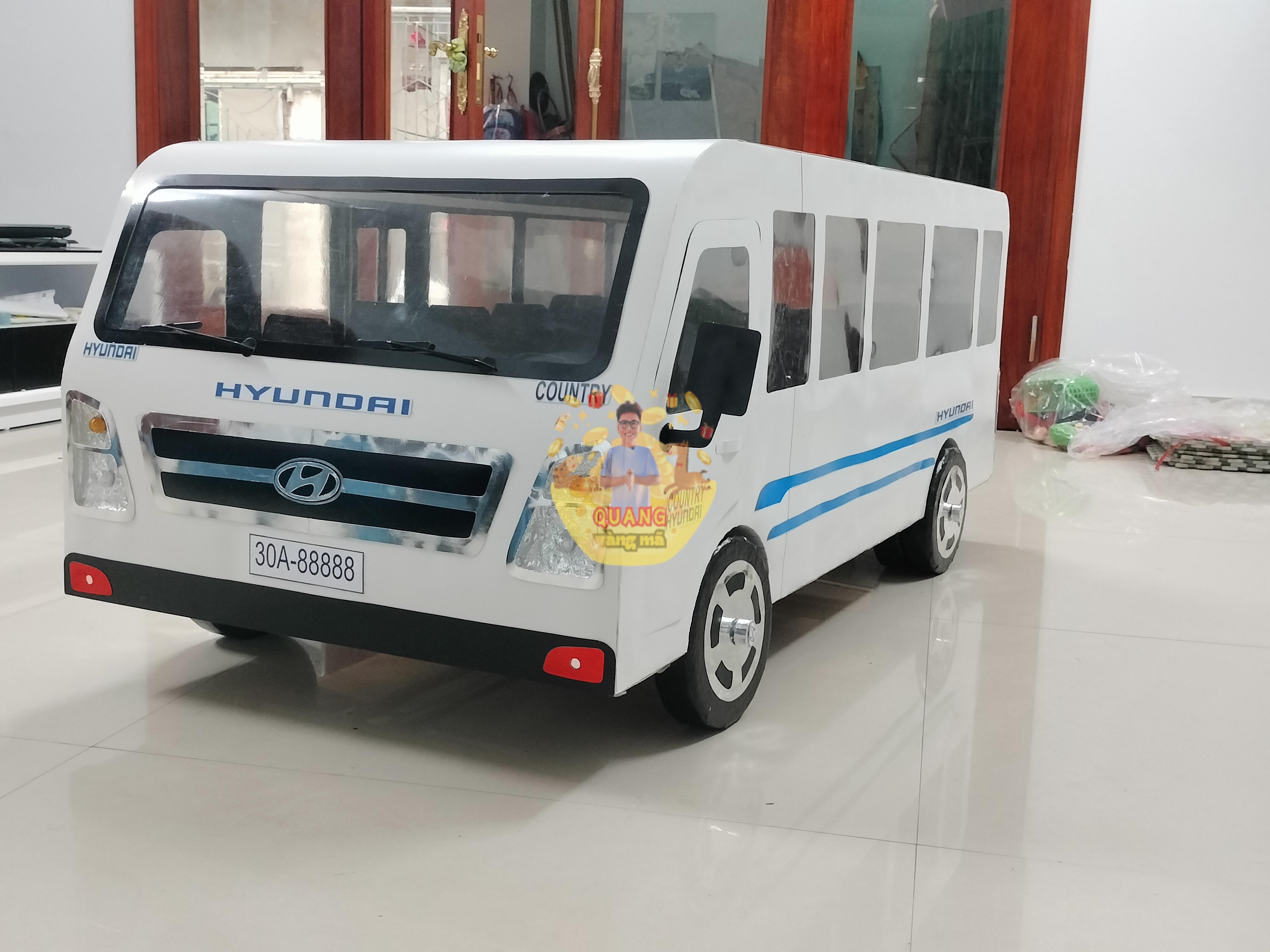 XE KHÁCH HYUNDAI