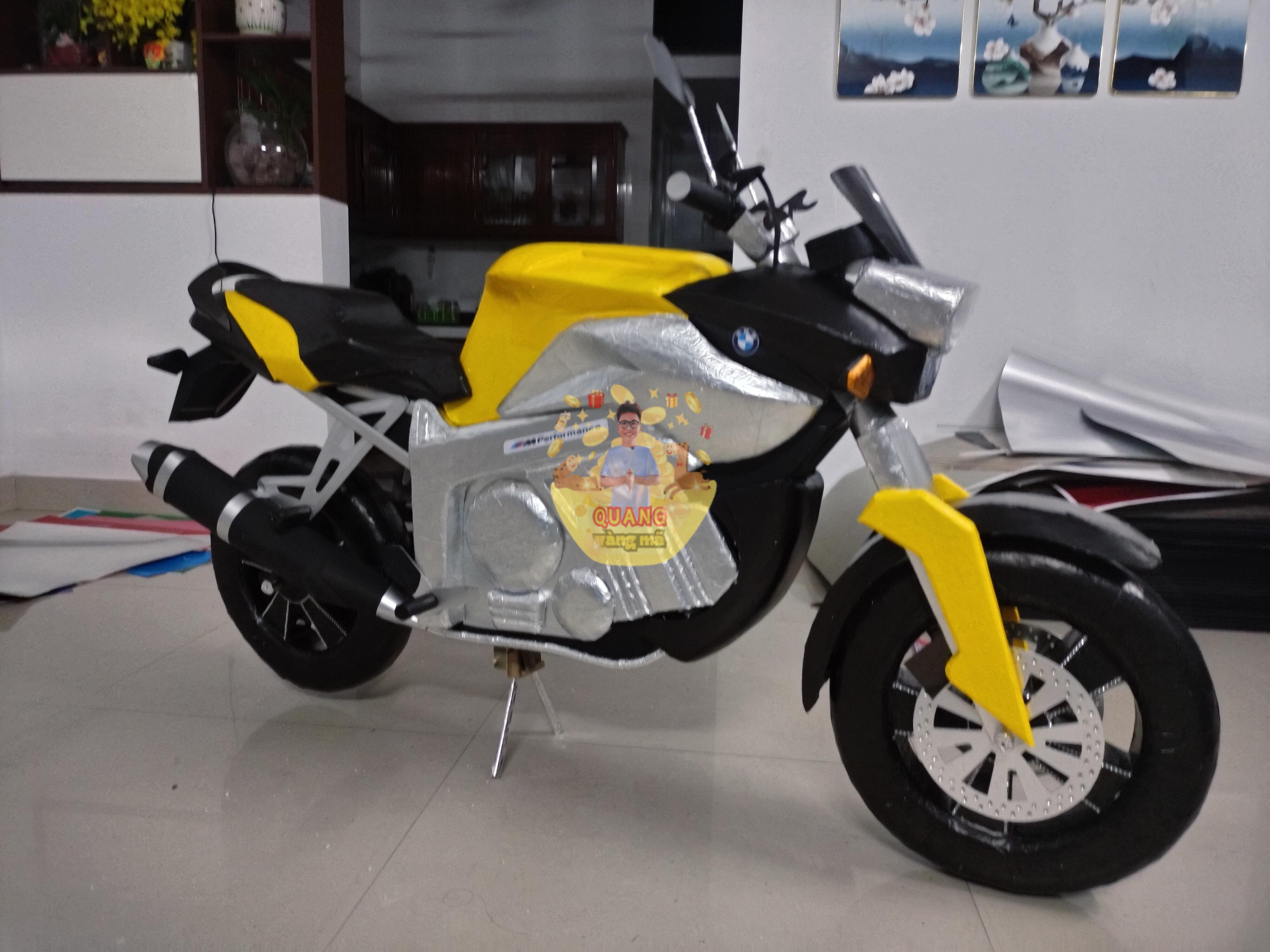 XE MOTO VÀNG BMW