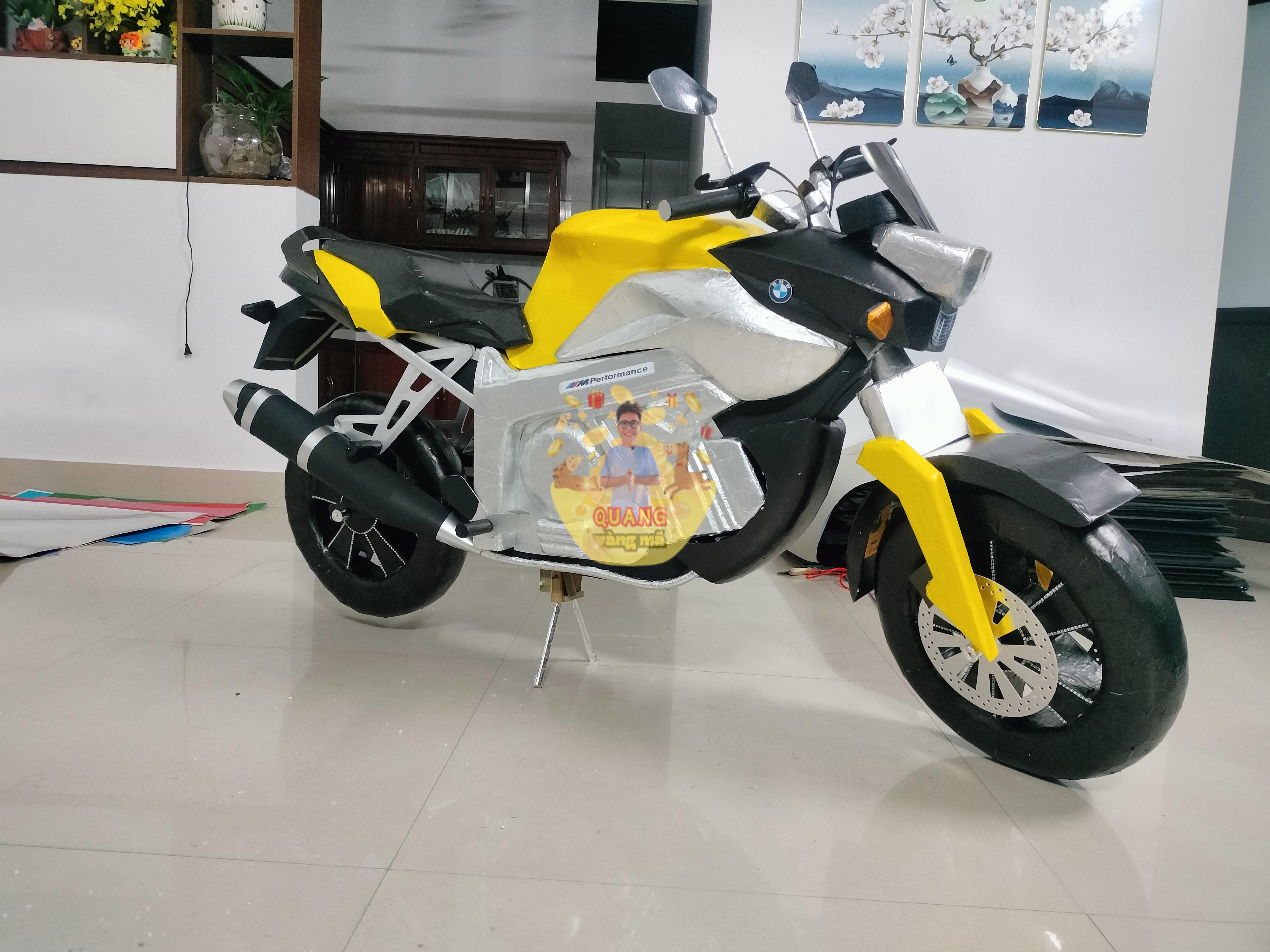 XE MOTO VÀNG BMW