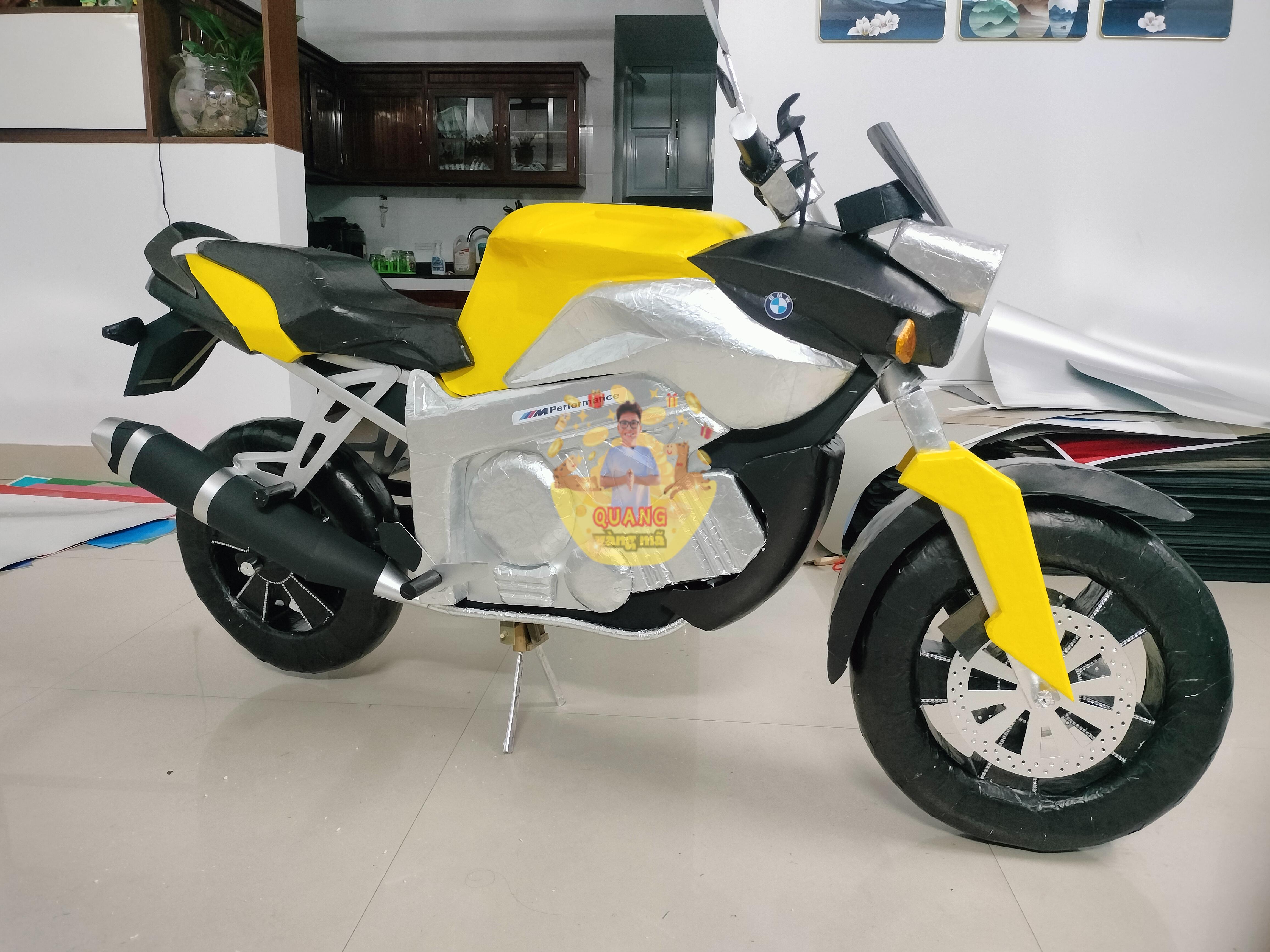 XE MOTO VÀNG BMW