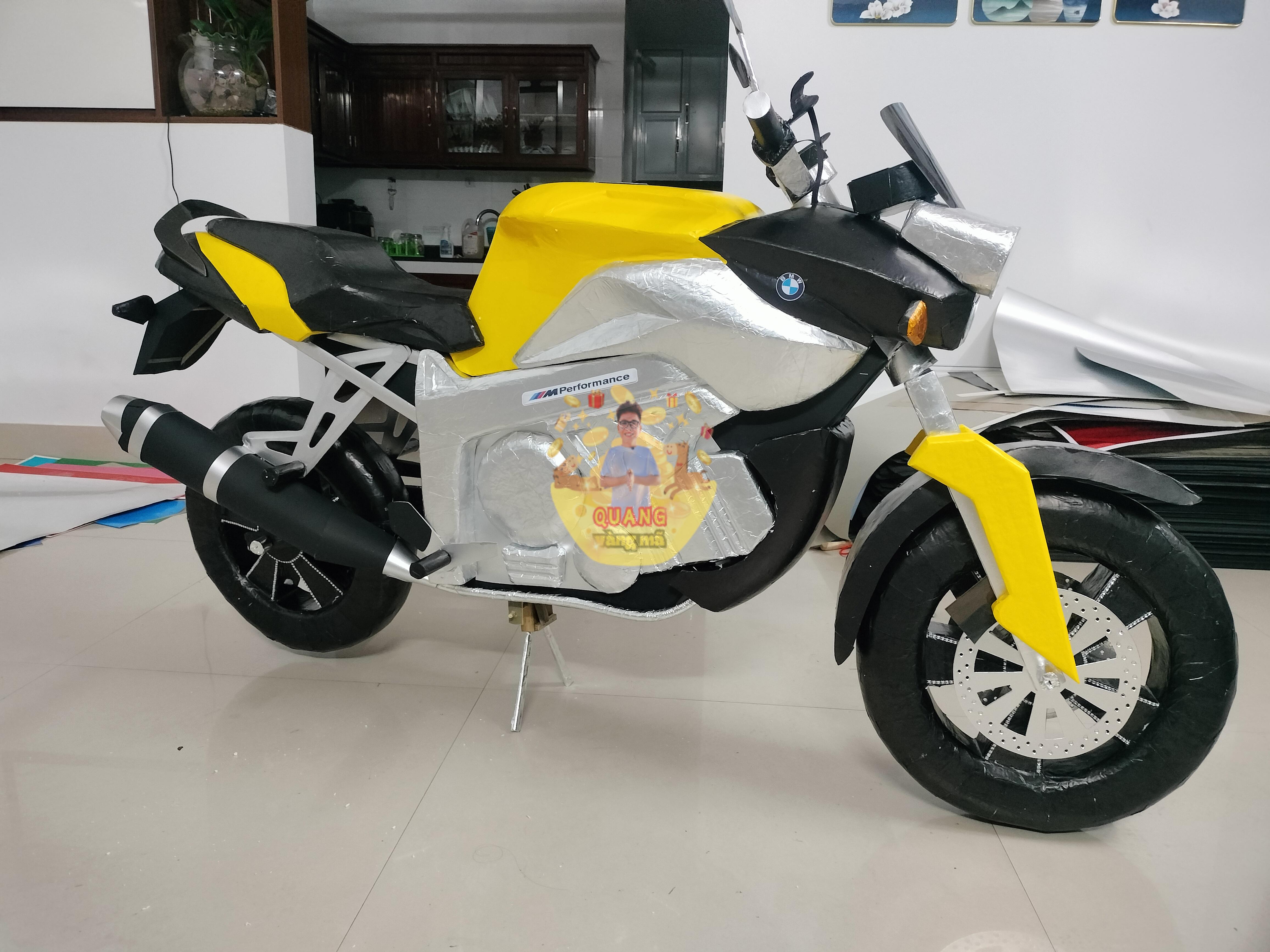 XE MOTO VÀNG BMW