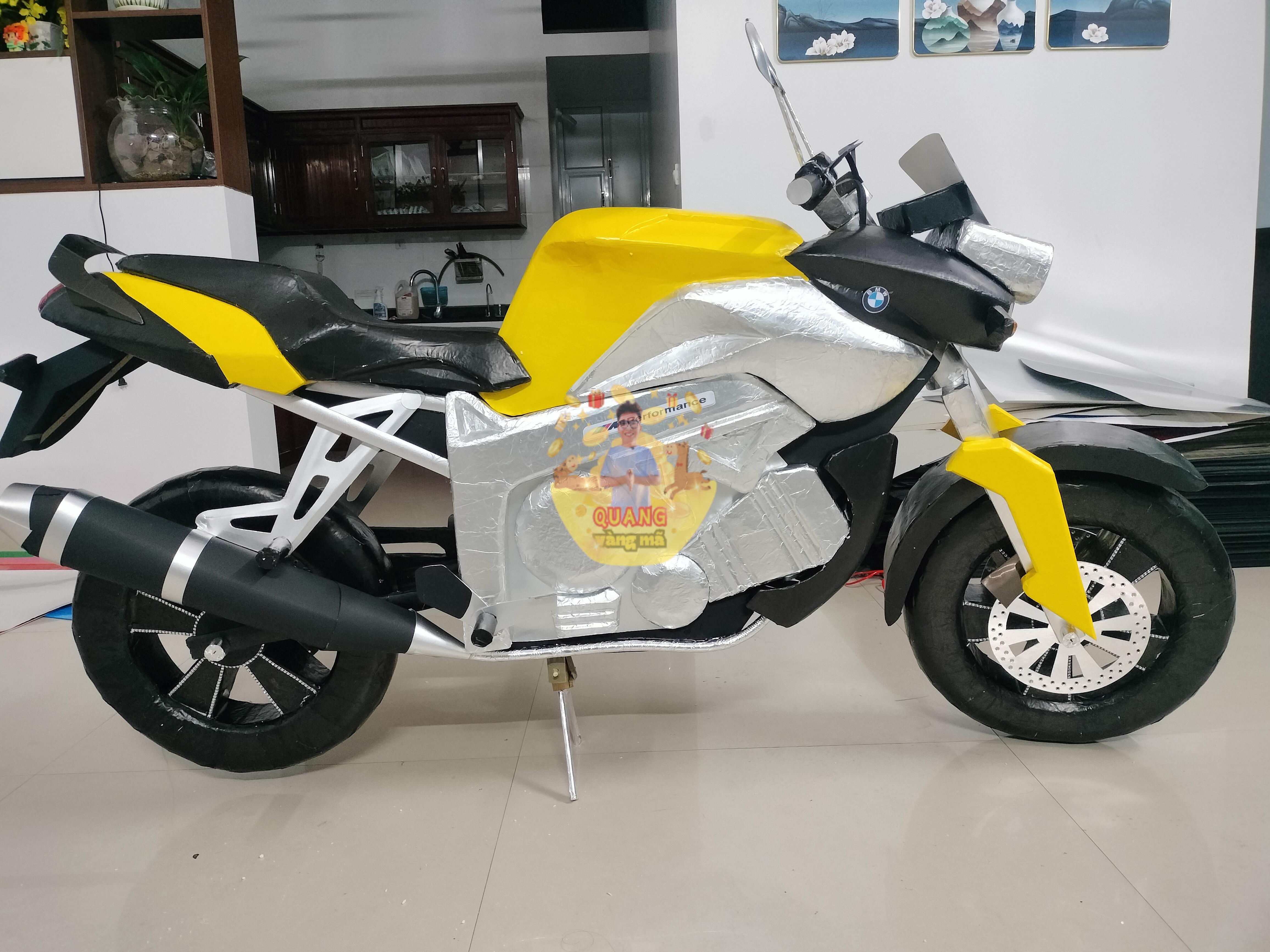 XE MOTO VÀNG BMW