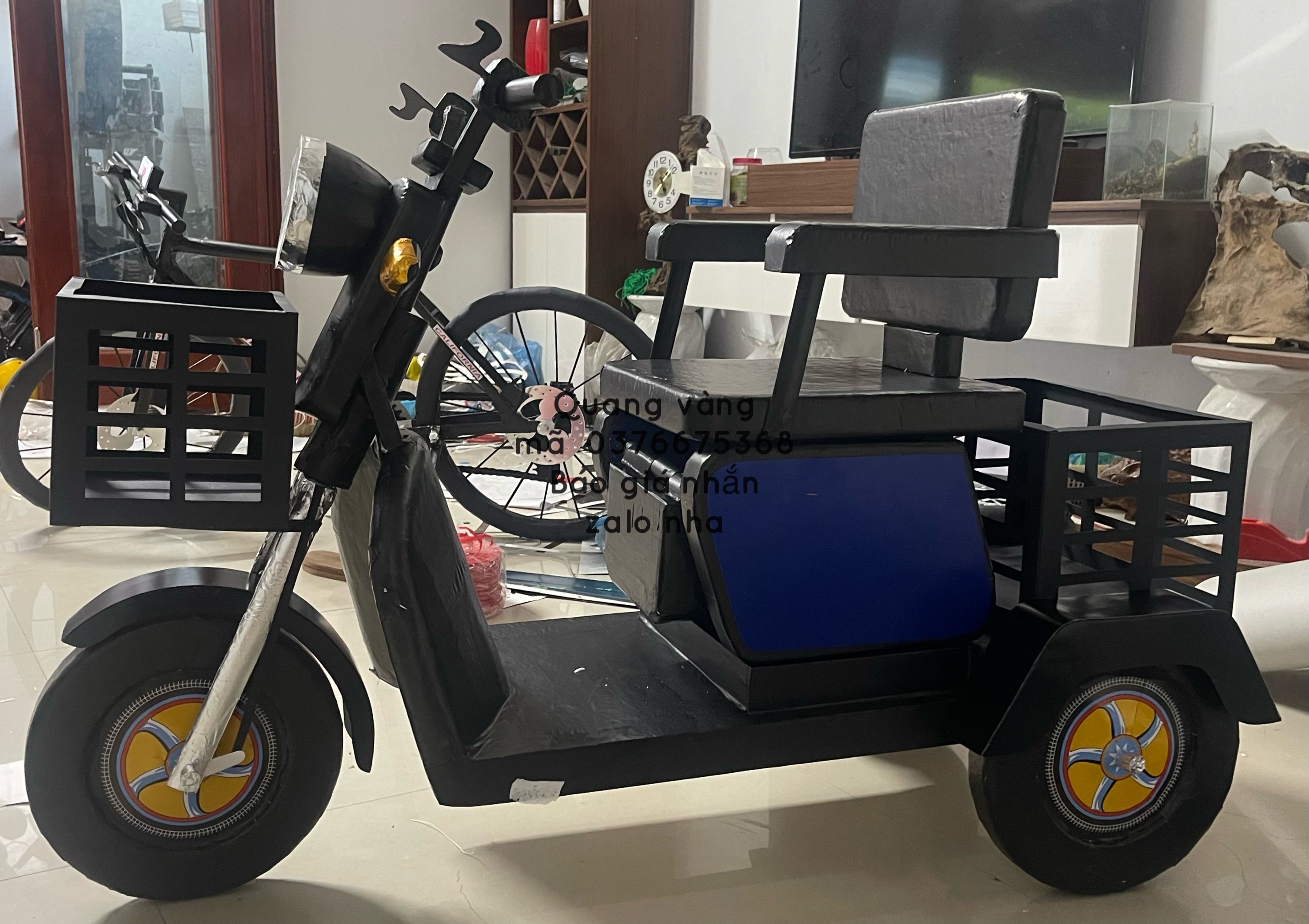 Xe ba bánh điện màu đen xanh