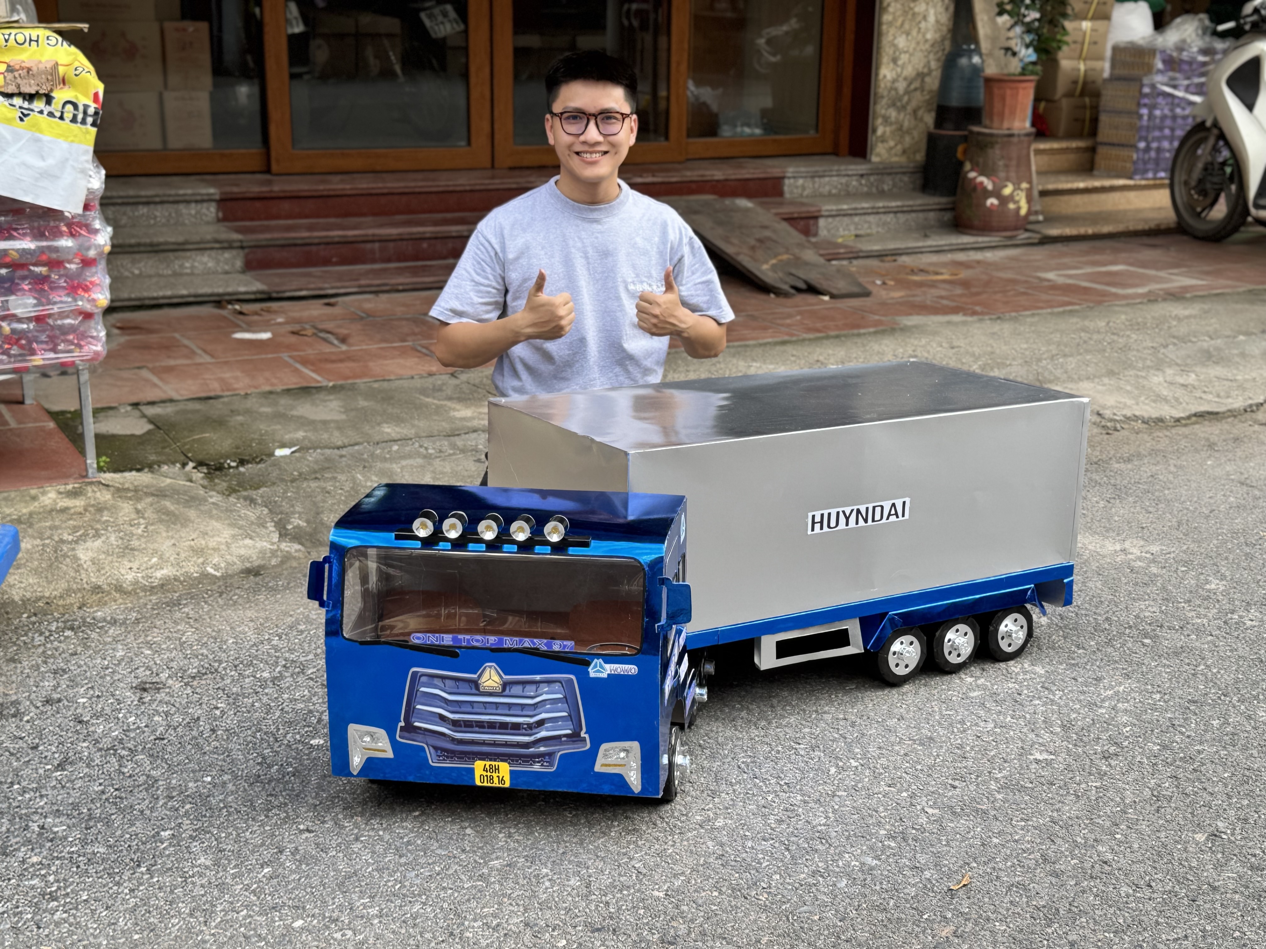 Xe đầu kéo thùng lạnh