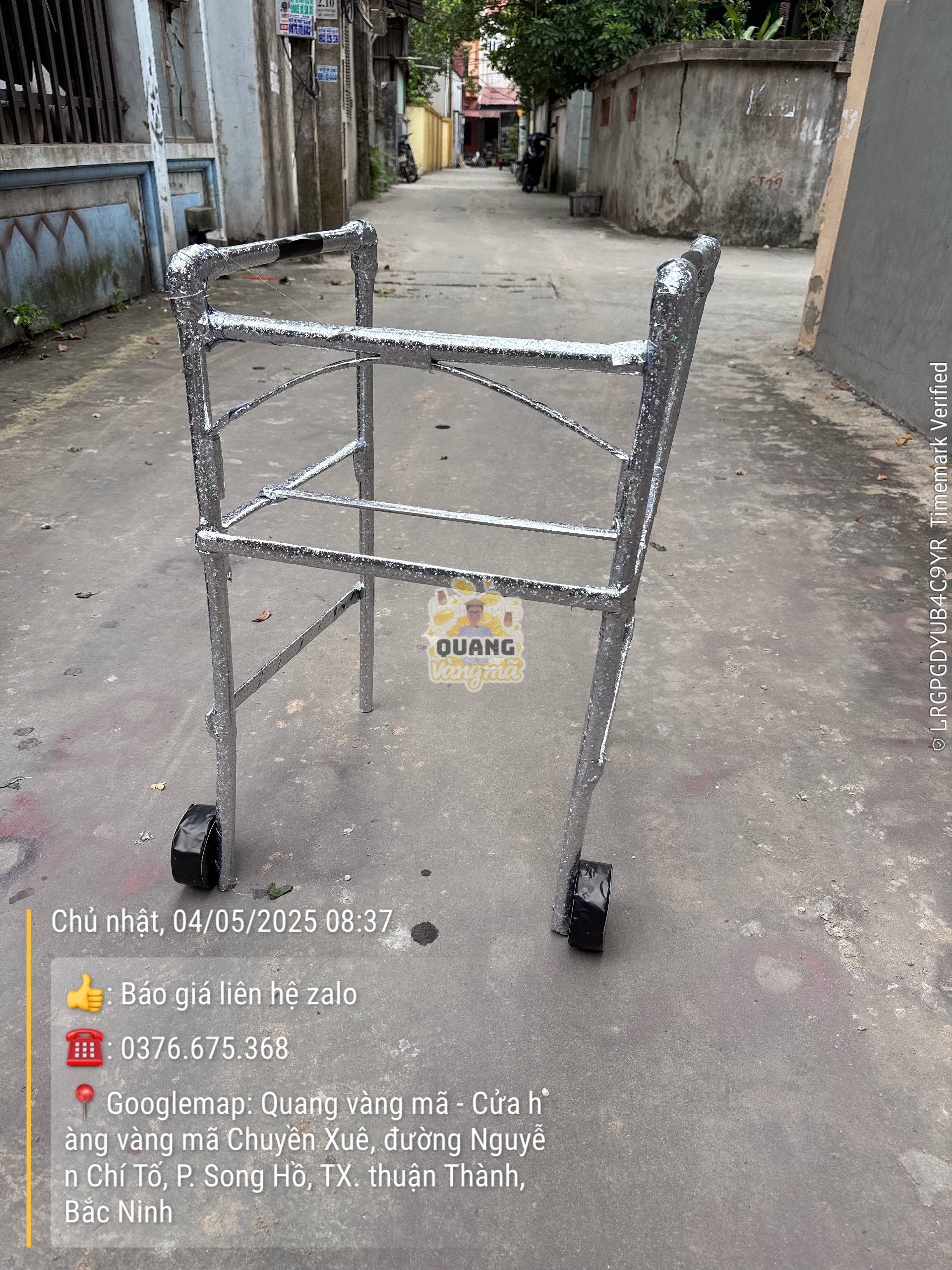 Xe đẩy người già tập đi