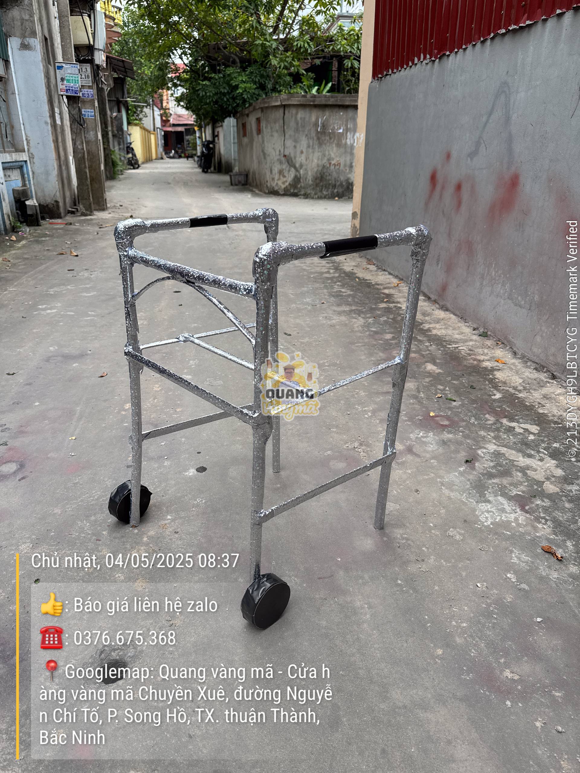 Xe đẩy người già tập đi