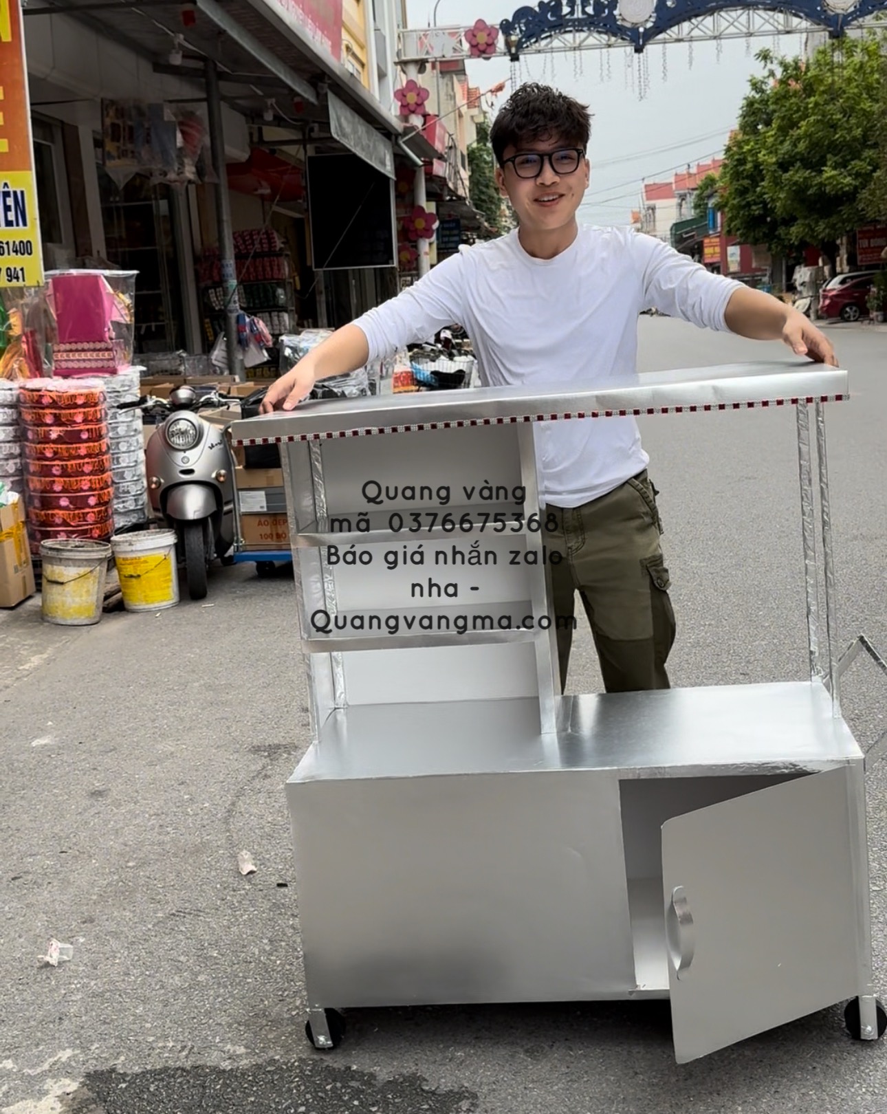 Xe đẩy pha bán trà chanh bán vỉa hè