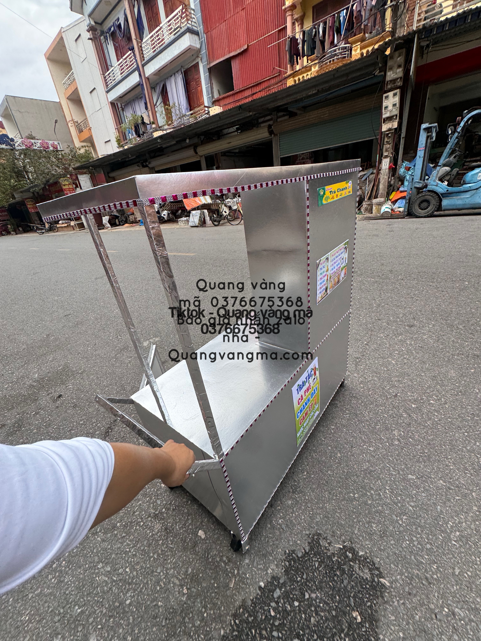 Xe đẩy pha bán trà chanh bán vỉa hè