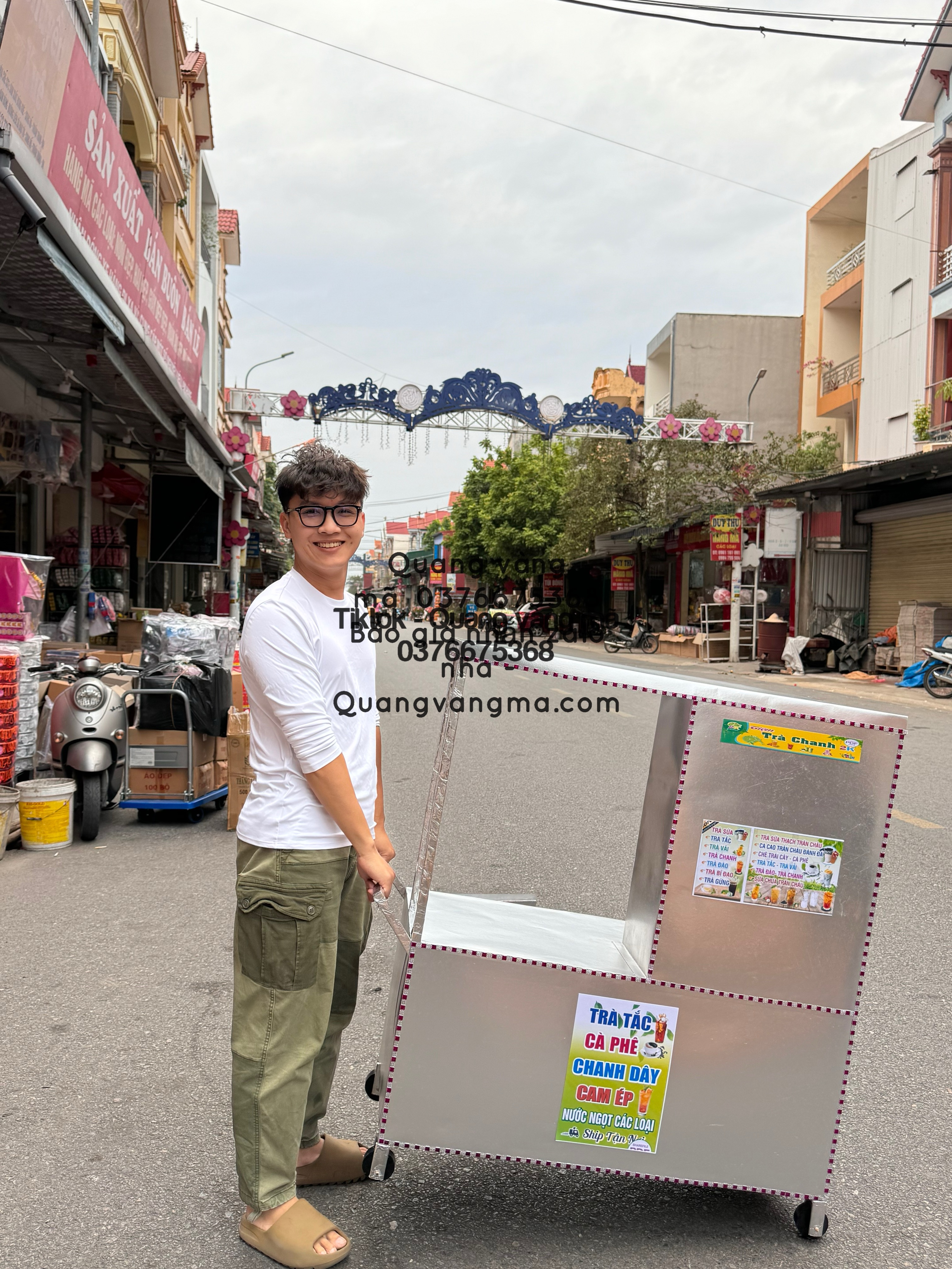 Xe đẩy pha bán trà chanh bán vỉa hè