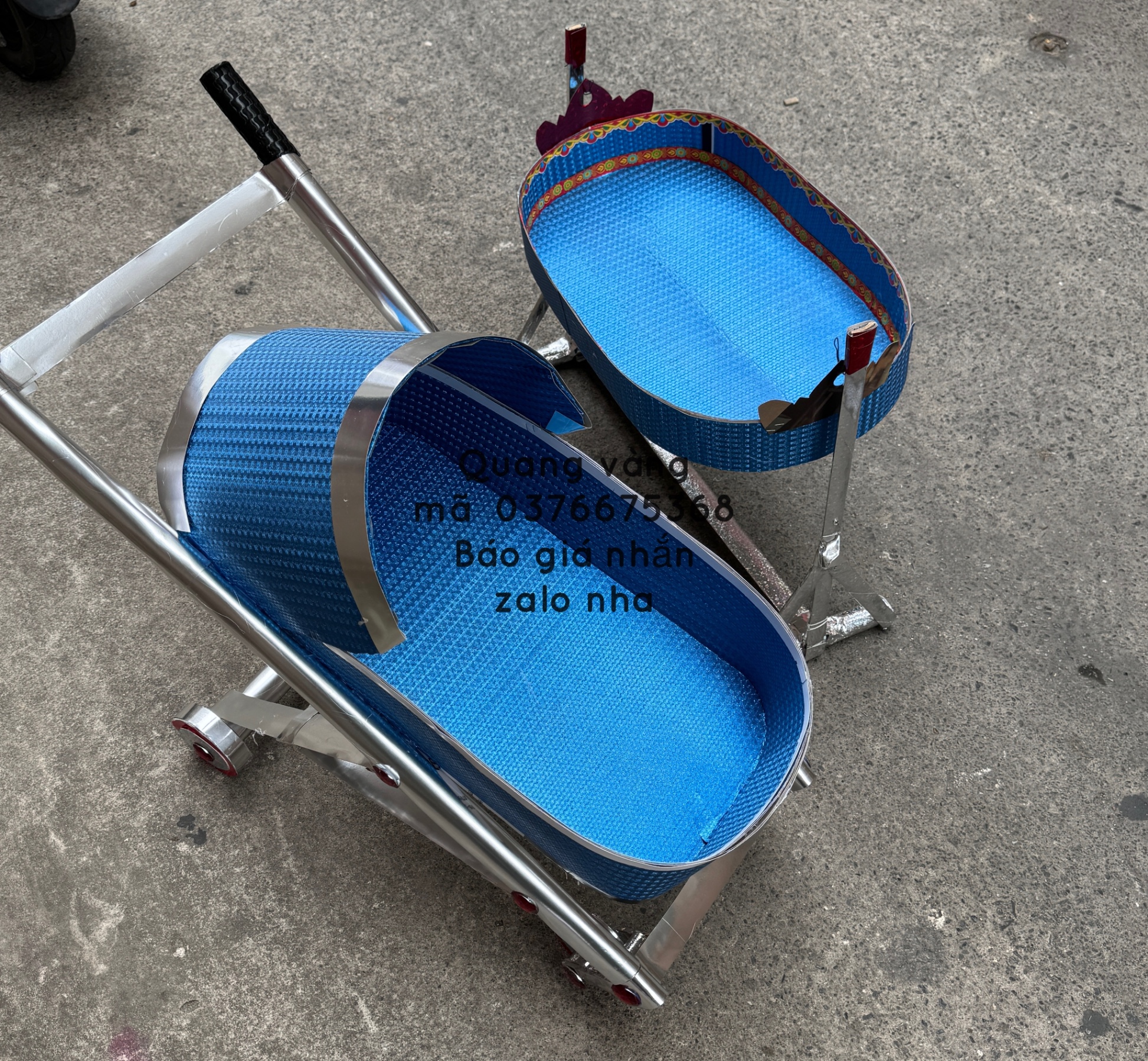 Xe đẩy võng đu em bé