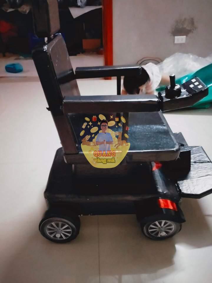 Xe điện điều bằng tay cho người không đi lại được