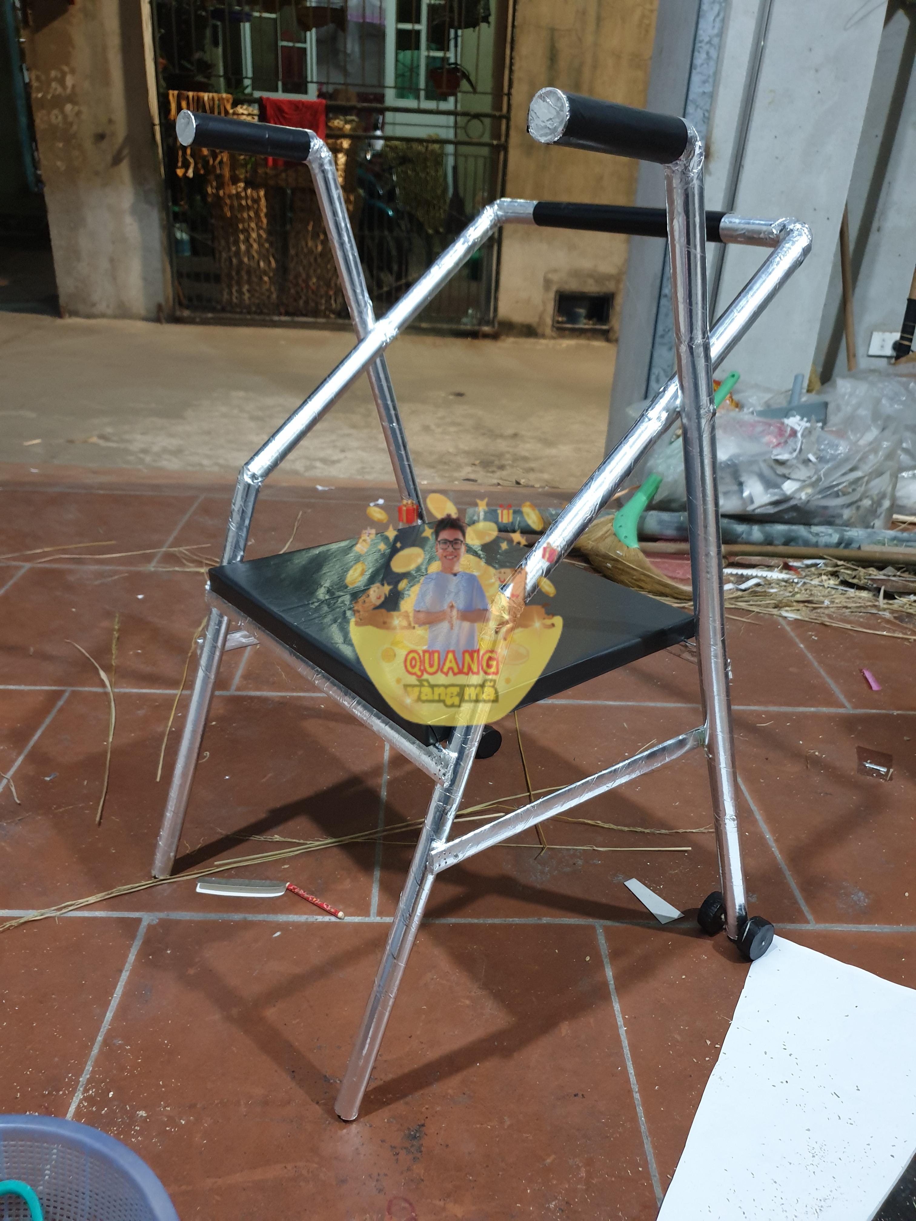 ghế đẩy xe đầy tập đi