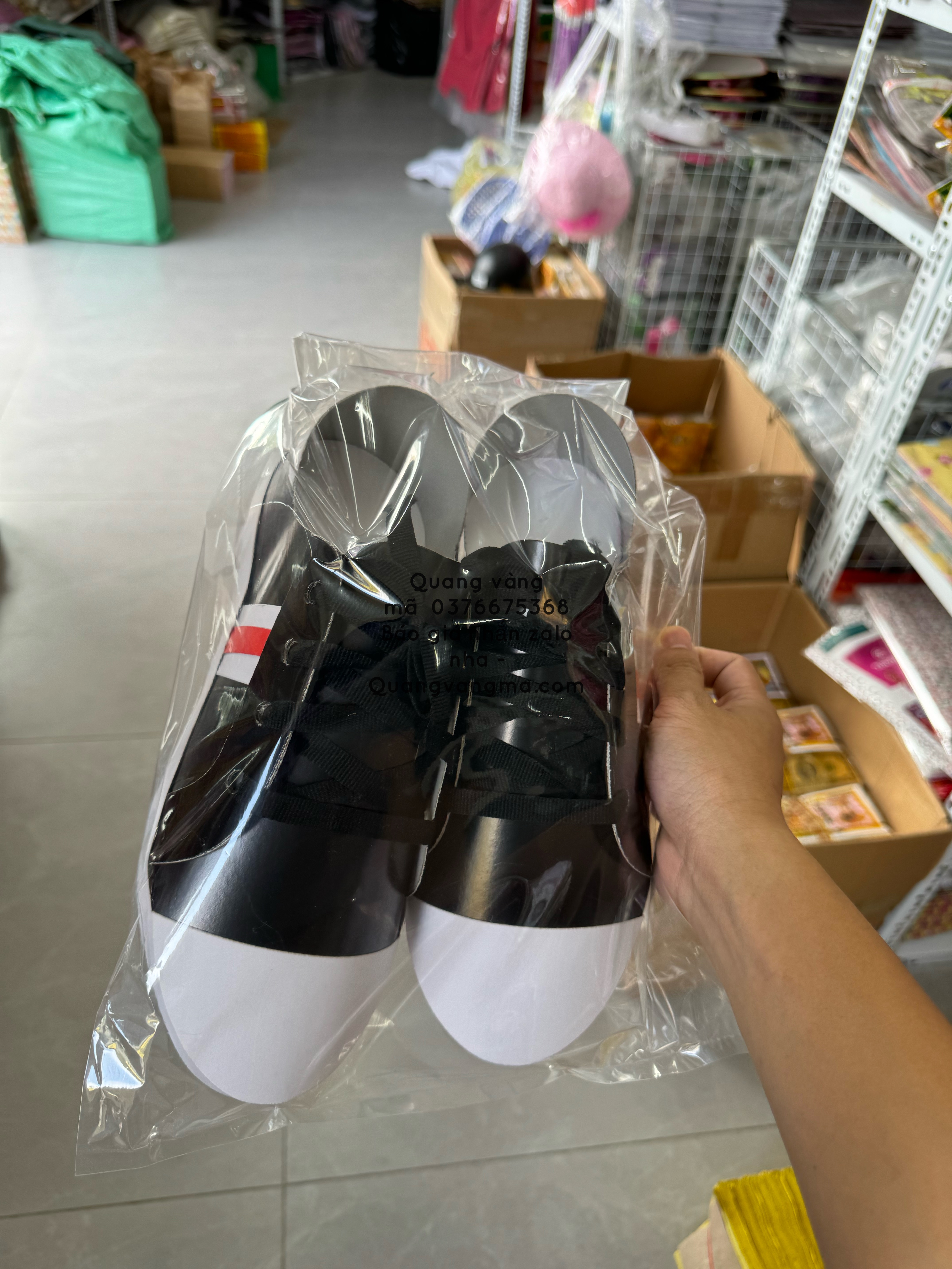 giầy gucci đen kẻ trắng đỏ