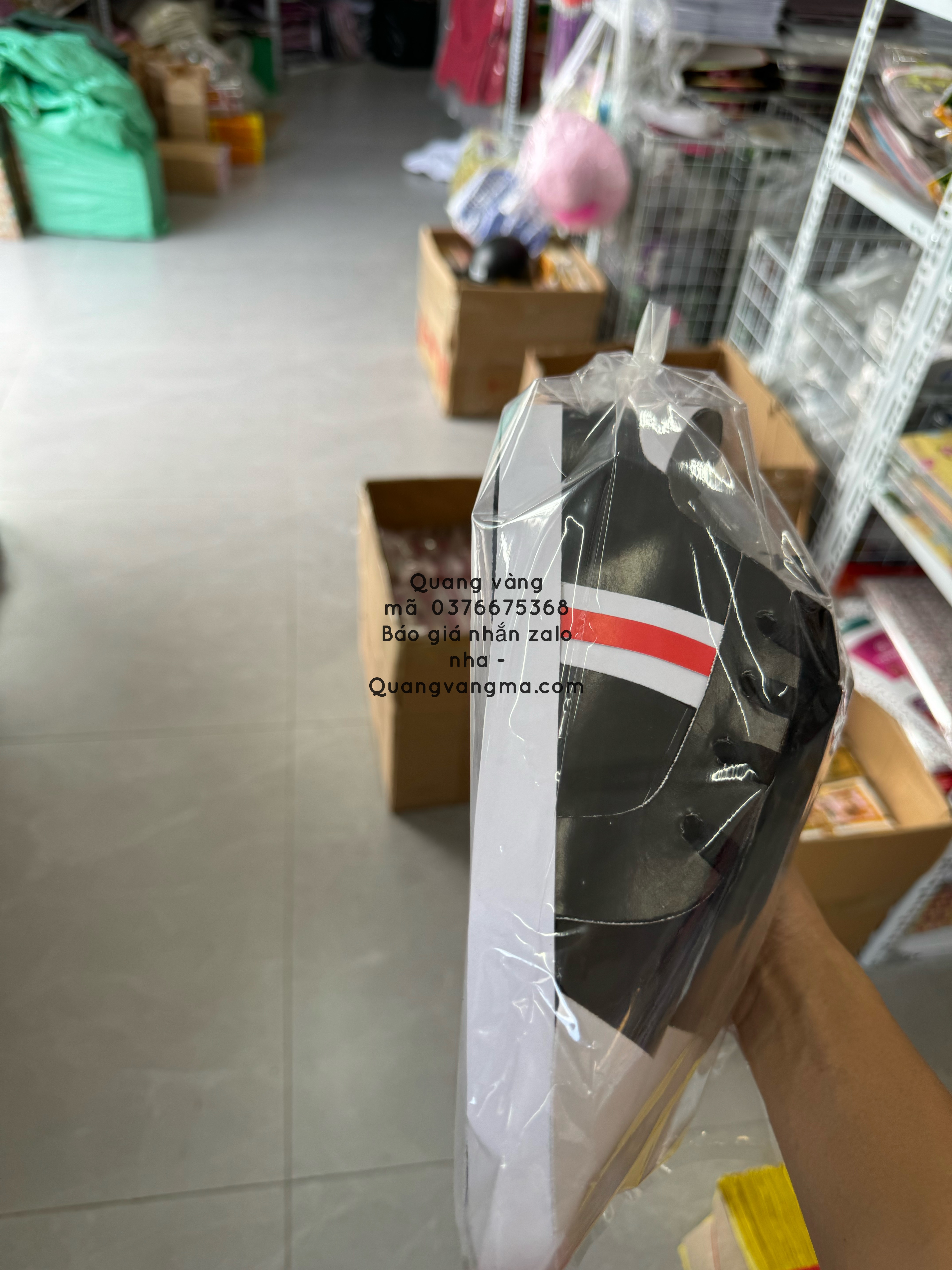 giầy gucci đen kẻ trắng đỏ