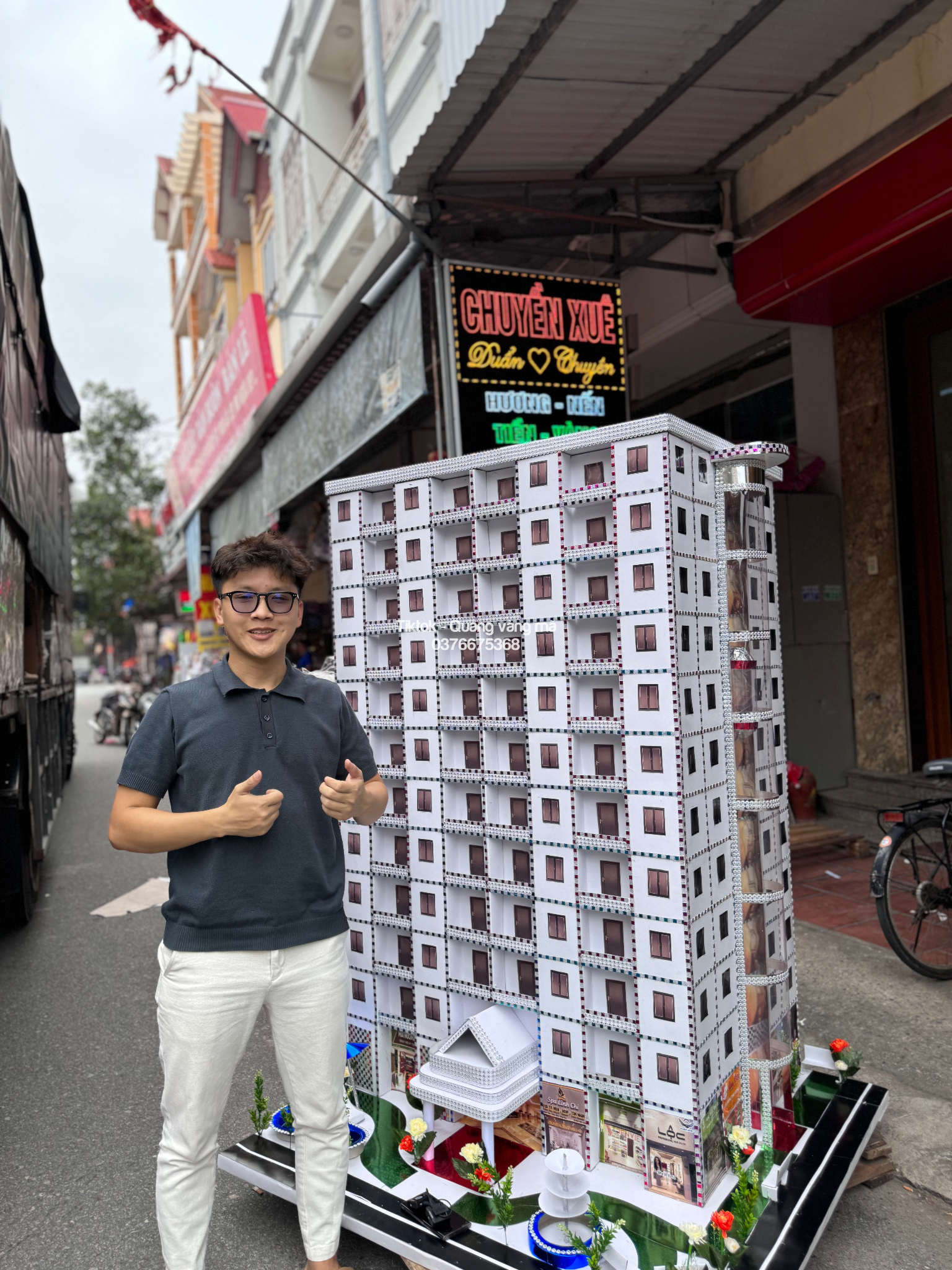 tòa chung cư 20 tầng có đầy đủ 80 phòng có sổ đỏ mỗi phòng 3 ngủ 2 vệ sinh sịn