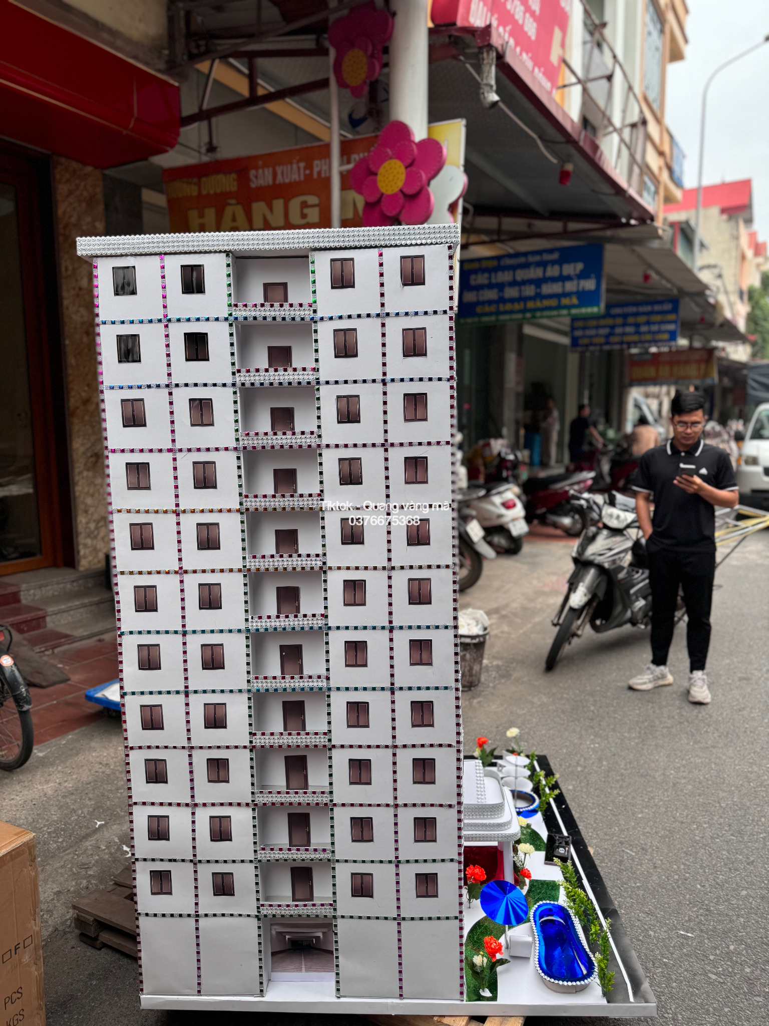 tòa chung cư 20 tầng có đầy đủ 80 phòng có sổ đỏ mỗi phòng 3 ngủ 2 vệ sinh sịn